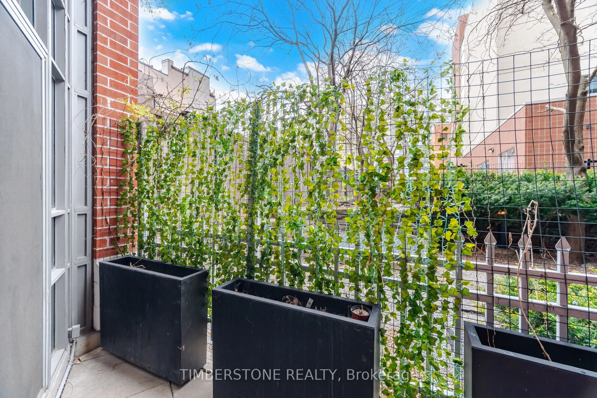 255 Richmond Street E #122