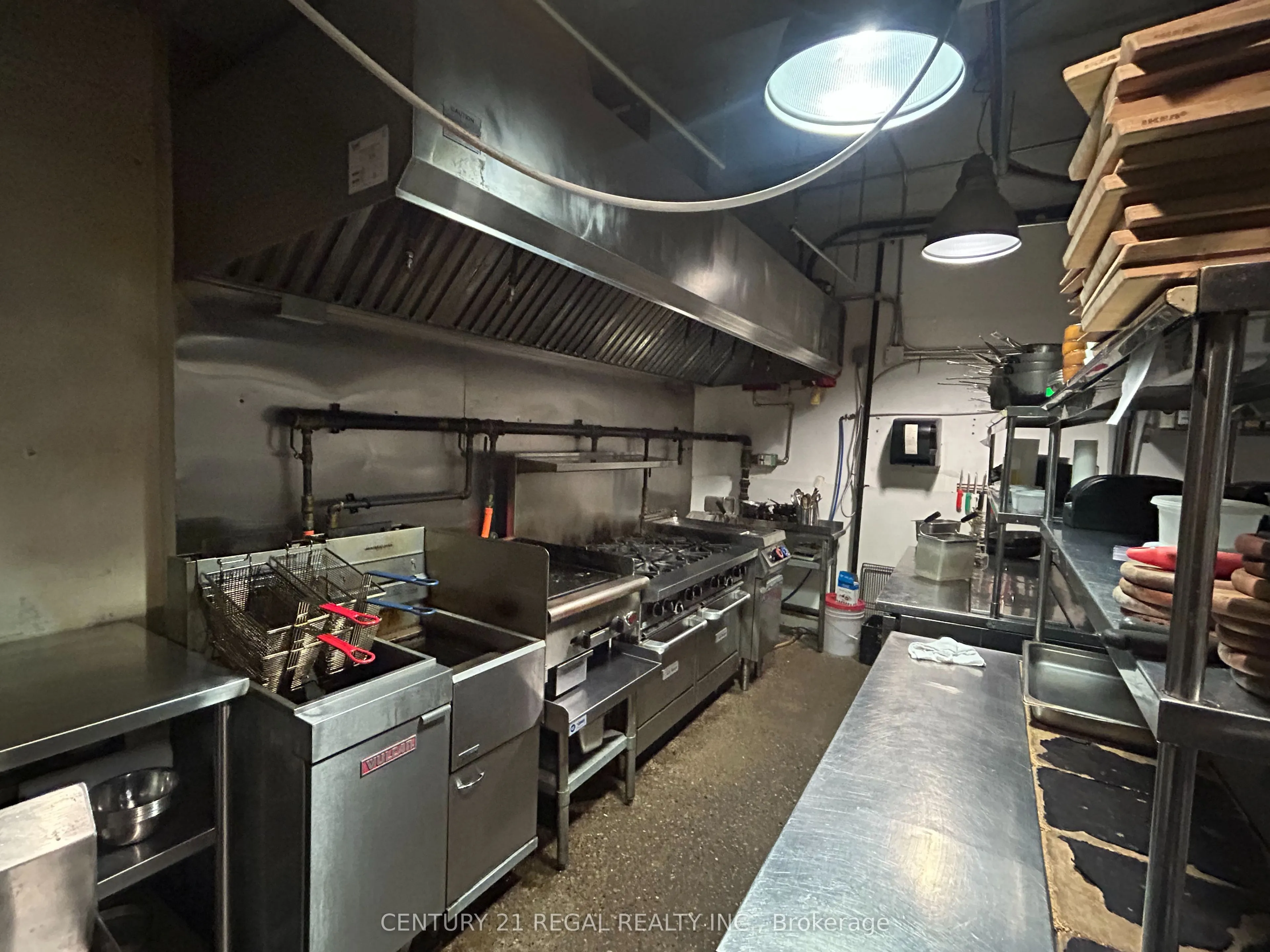 791 Dundas Street W