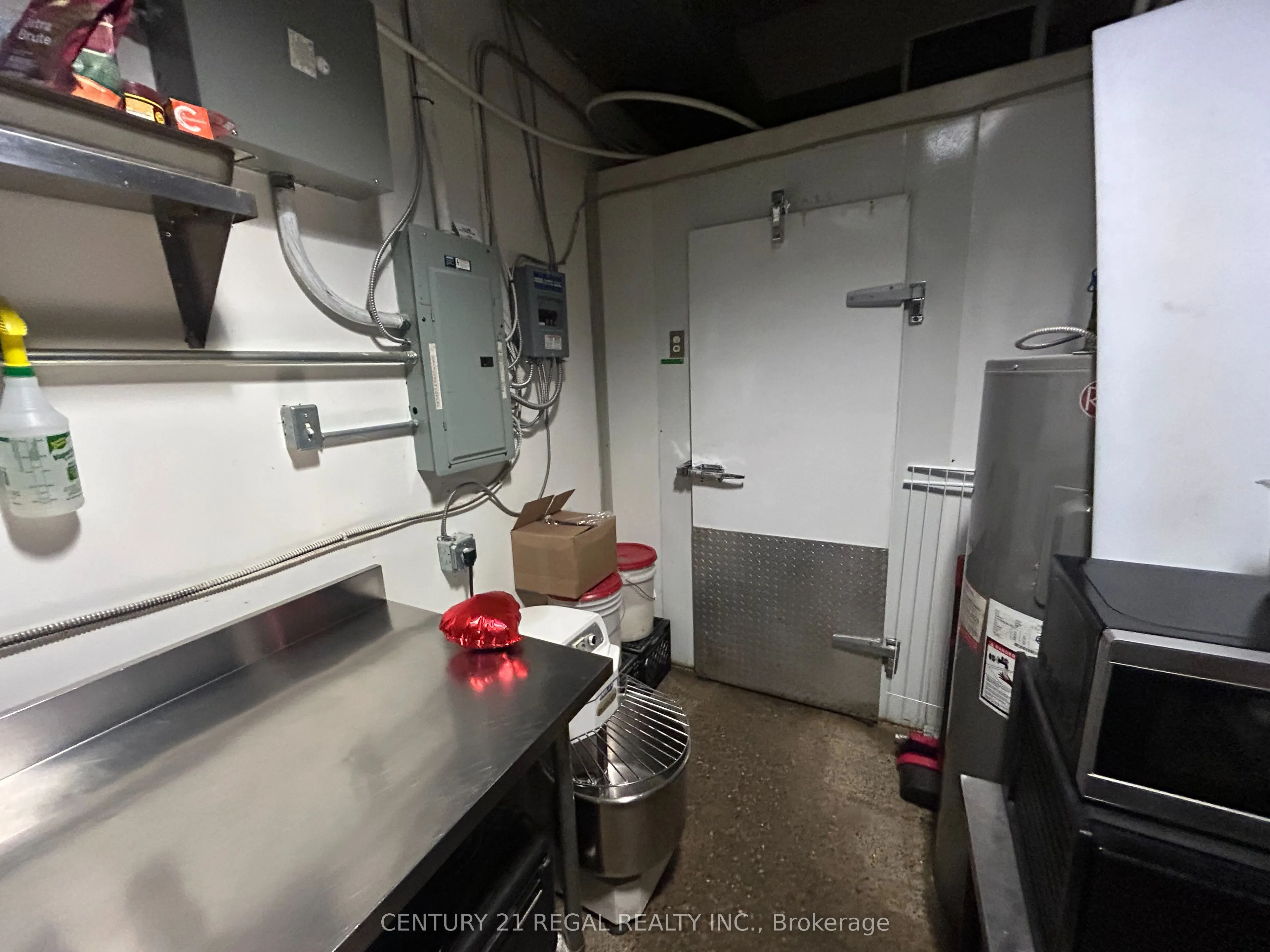 791 Dundas Street W
