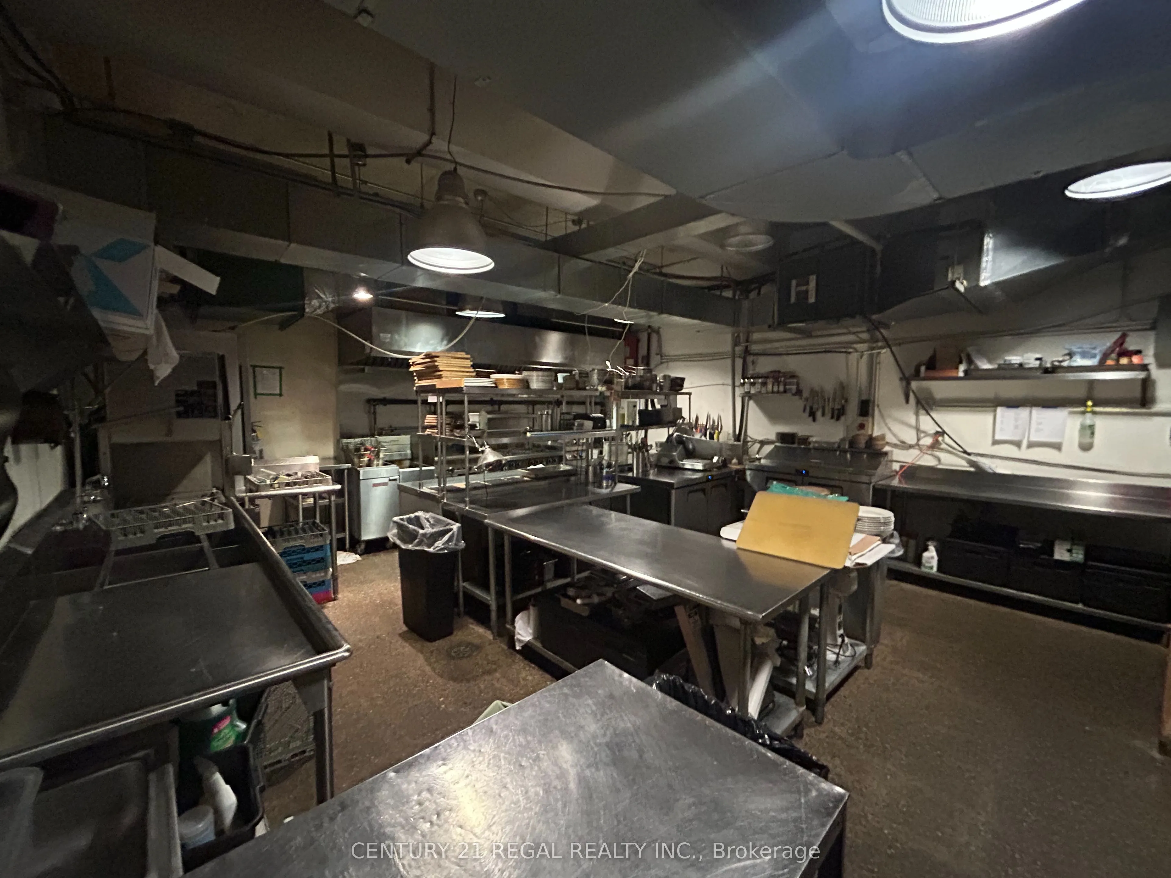 791 Dundas Street W