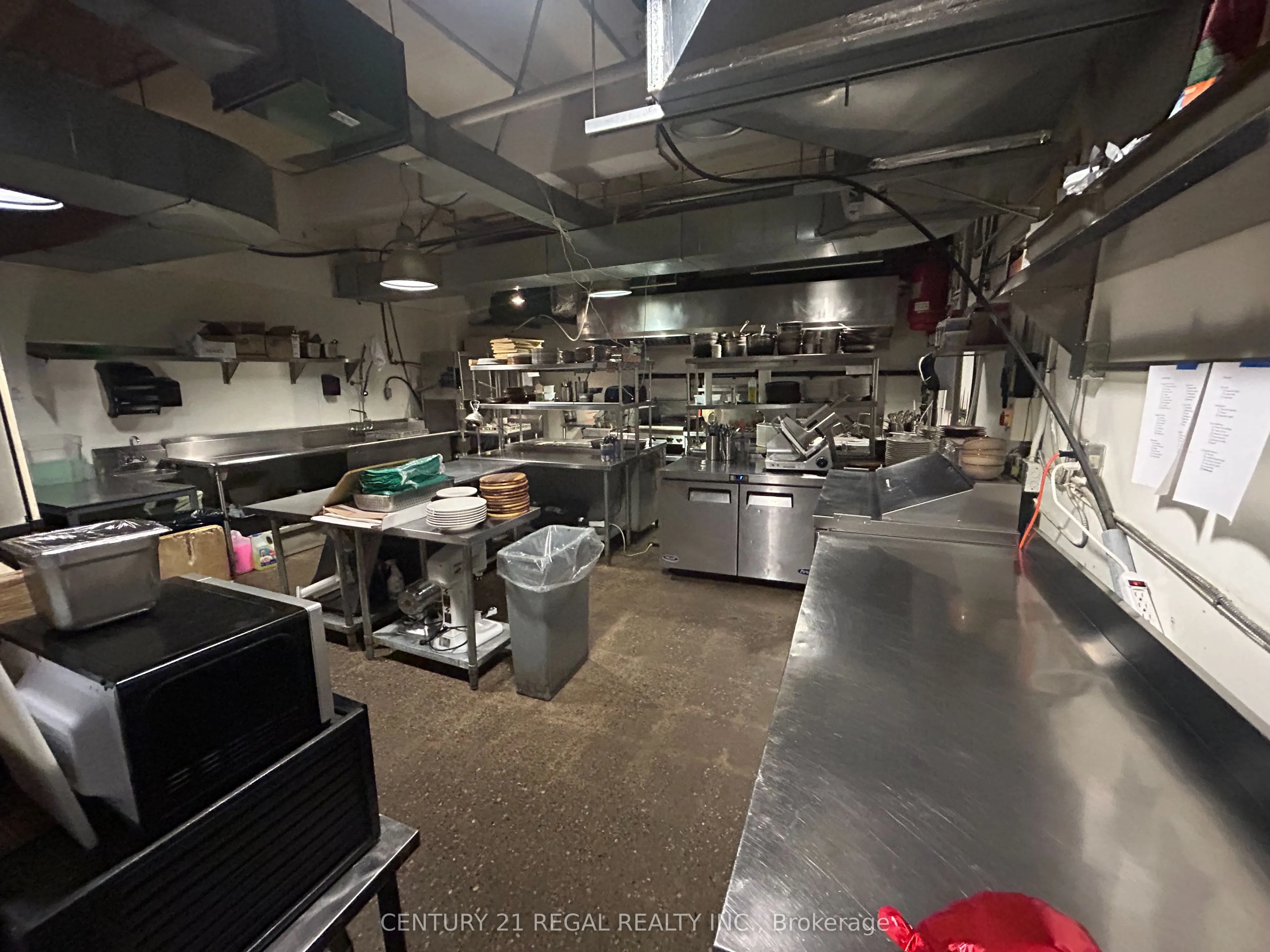 791 Dundas Street W