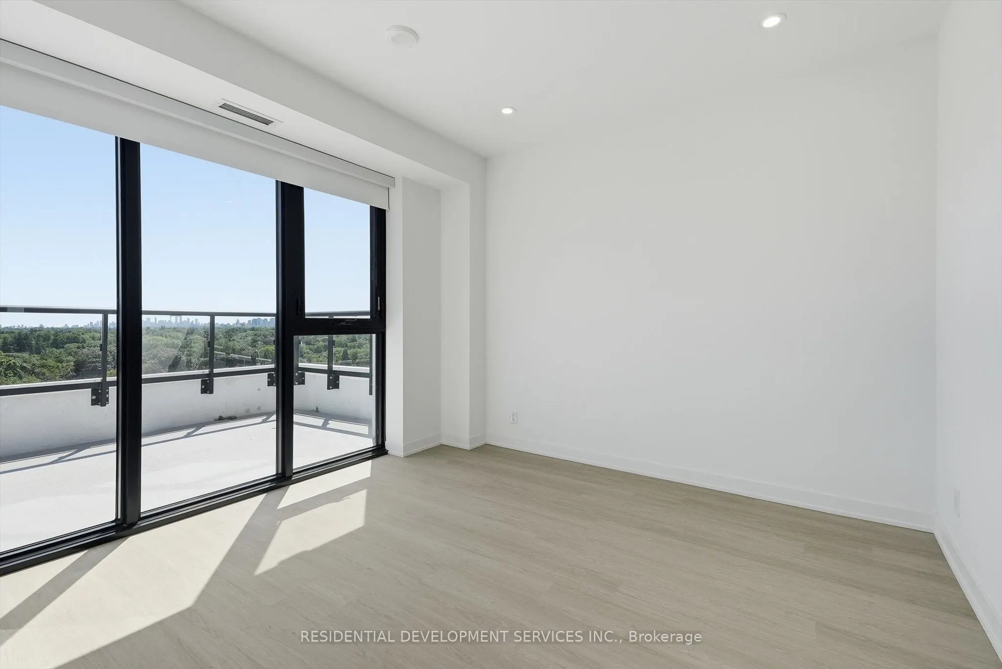 699 Sheppard Avenue E #1103