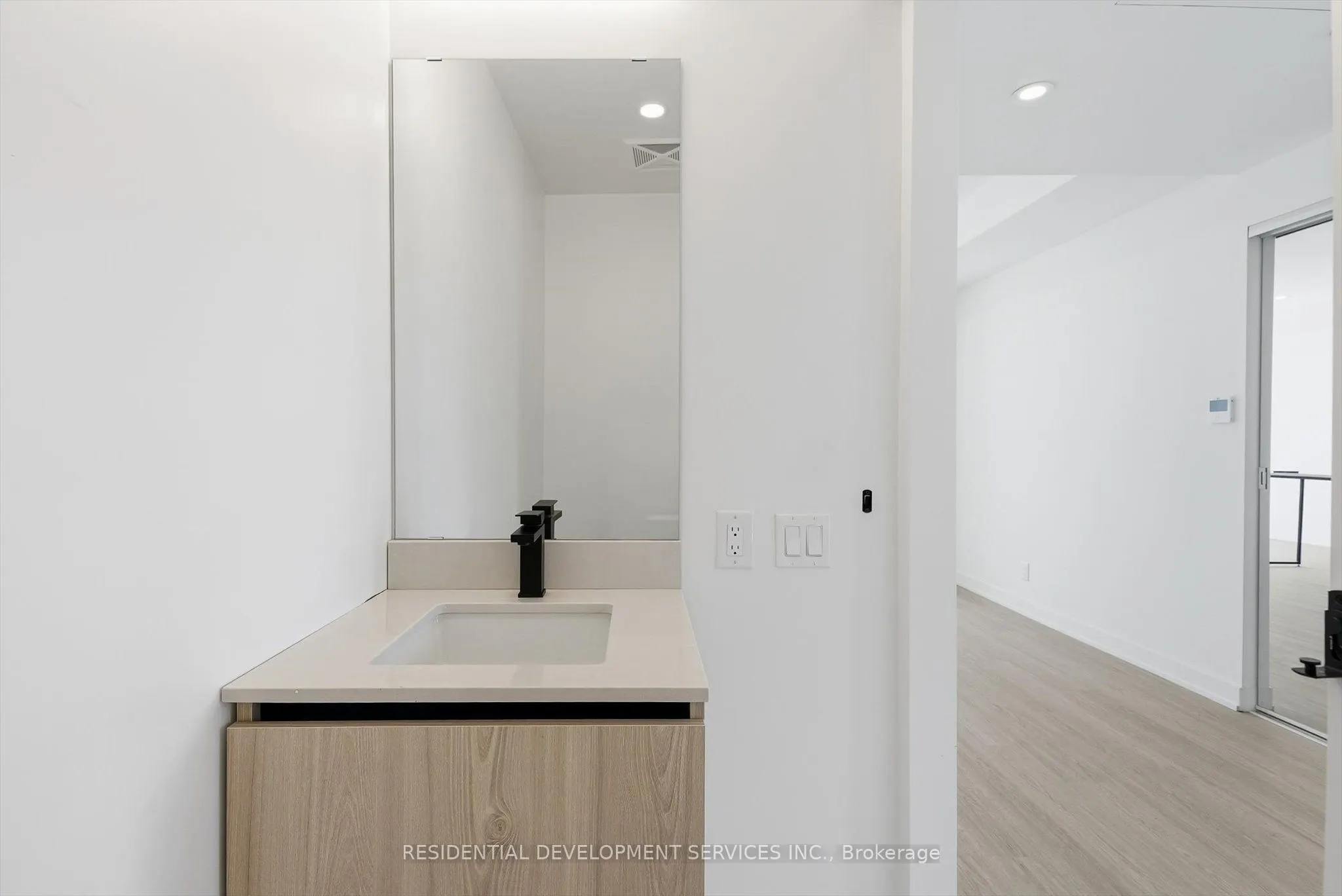 699 Sheppard Avenue E #1103