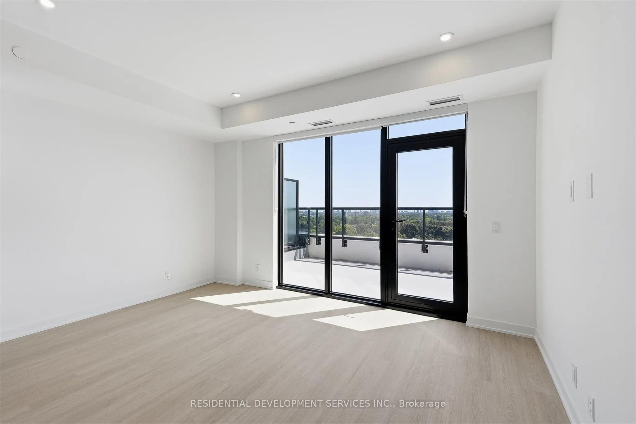 699 Sheppard Avenue E #1103