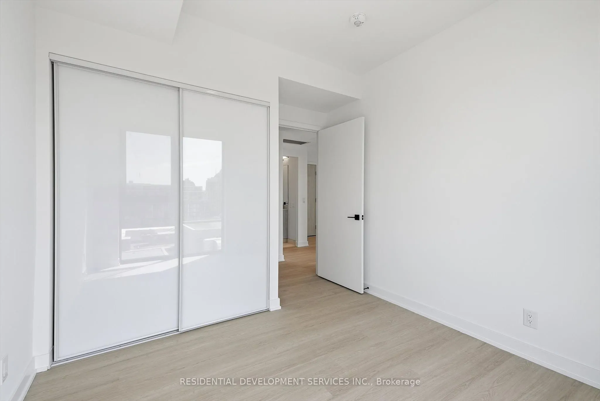 699 Sheppard Avenue E #1103
