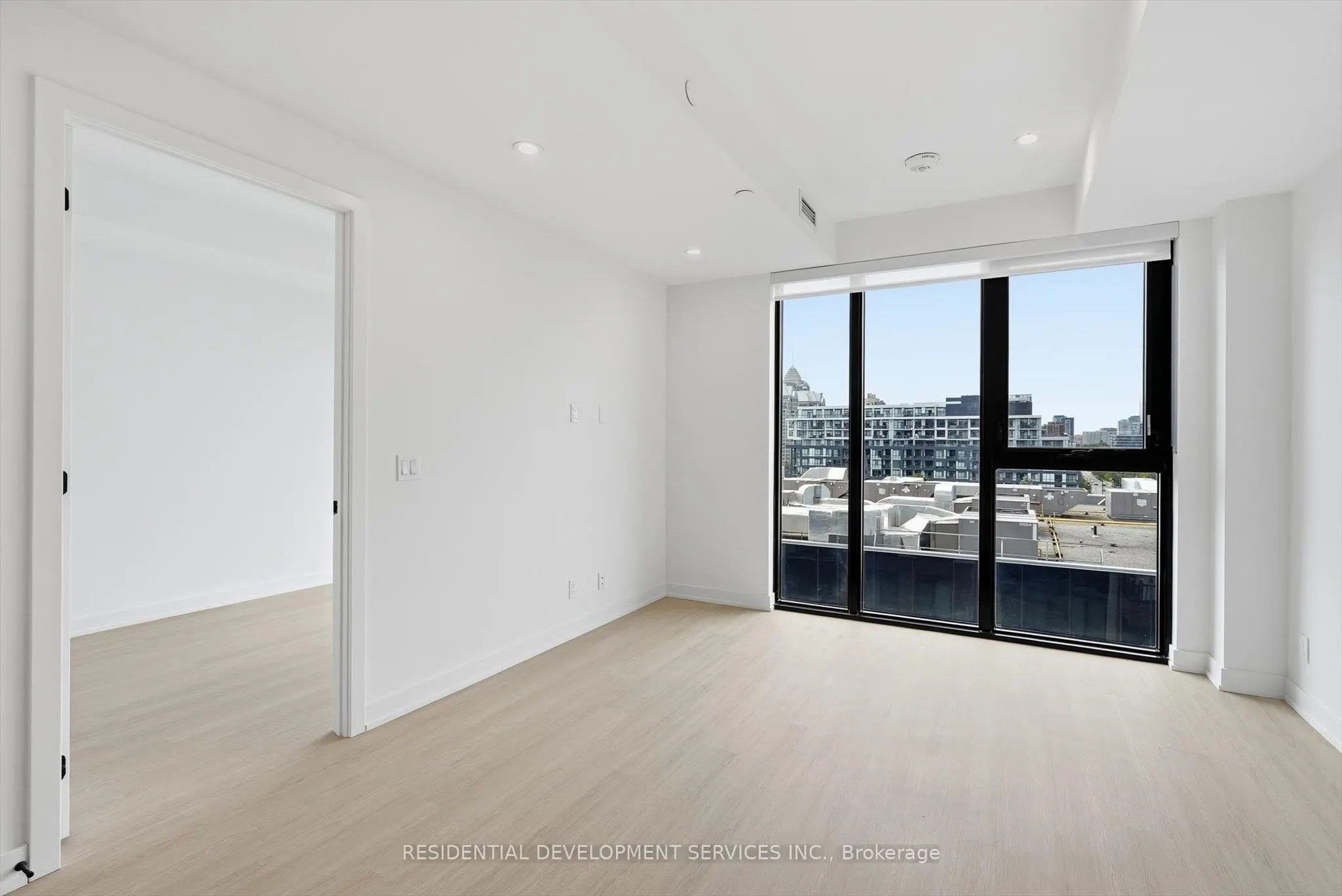699 Sheppard Avenue E #1007