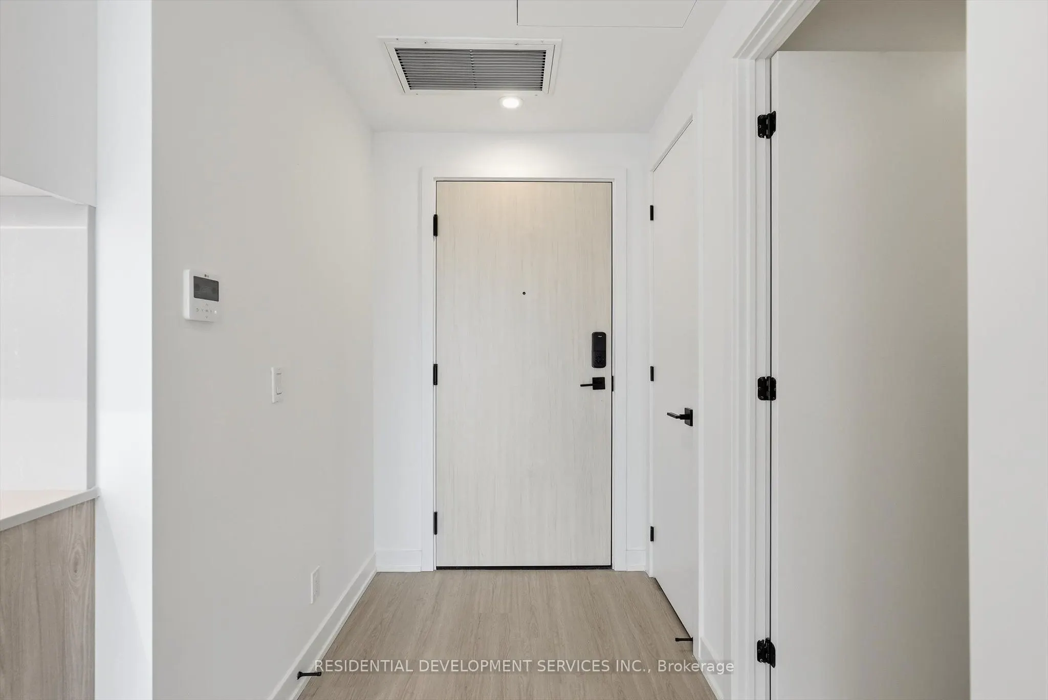 699 Sheppard Avenue E #1007
