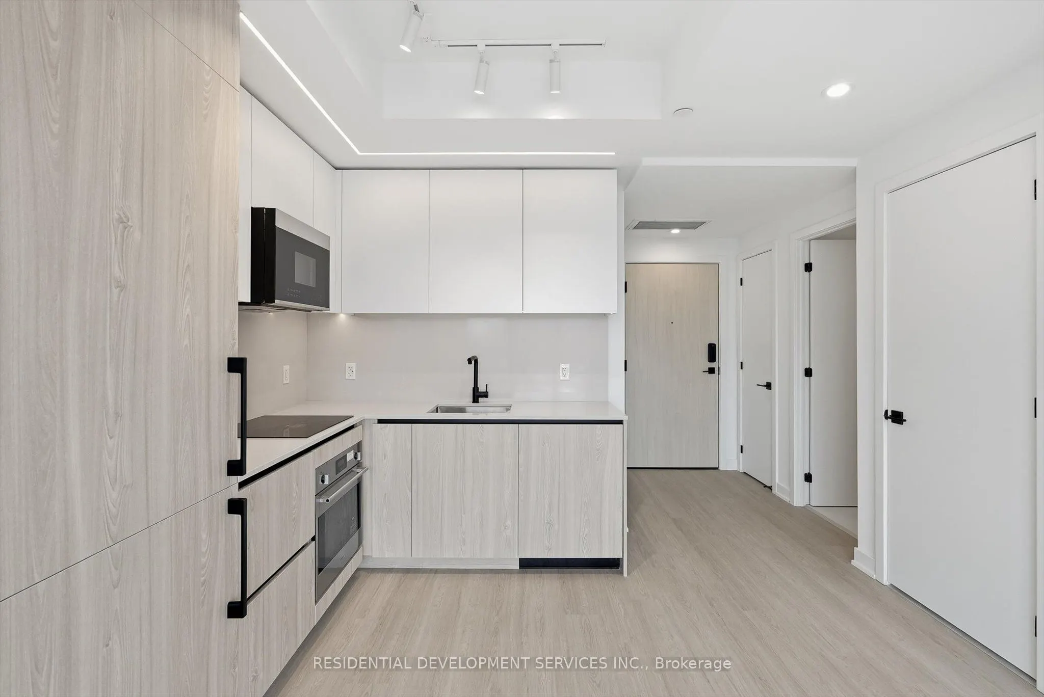 699 Sheppard Avenue E #1007