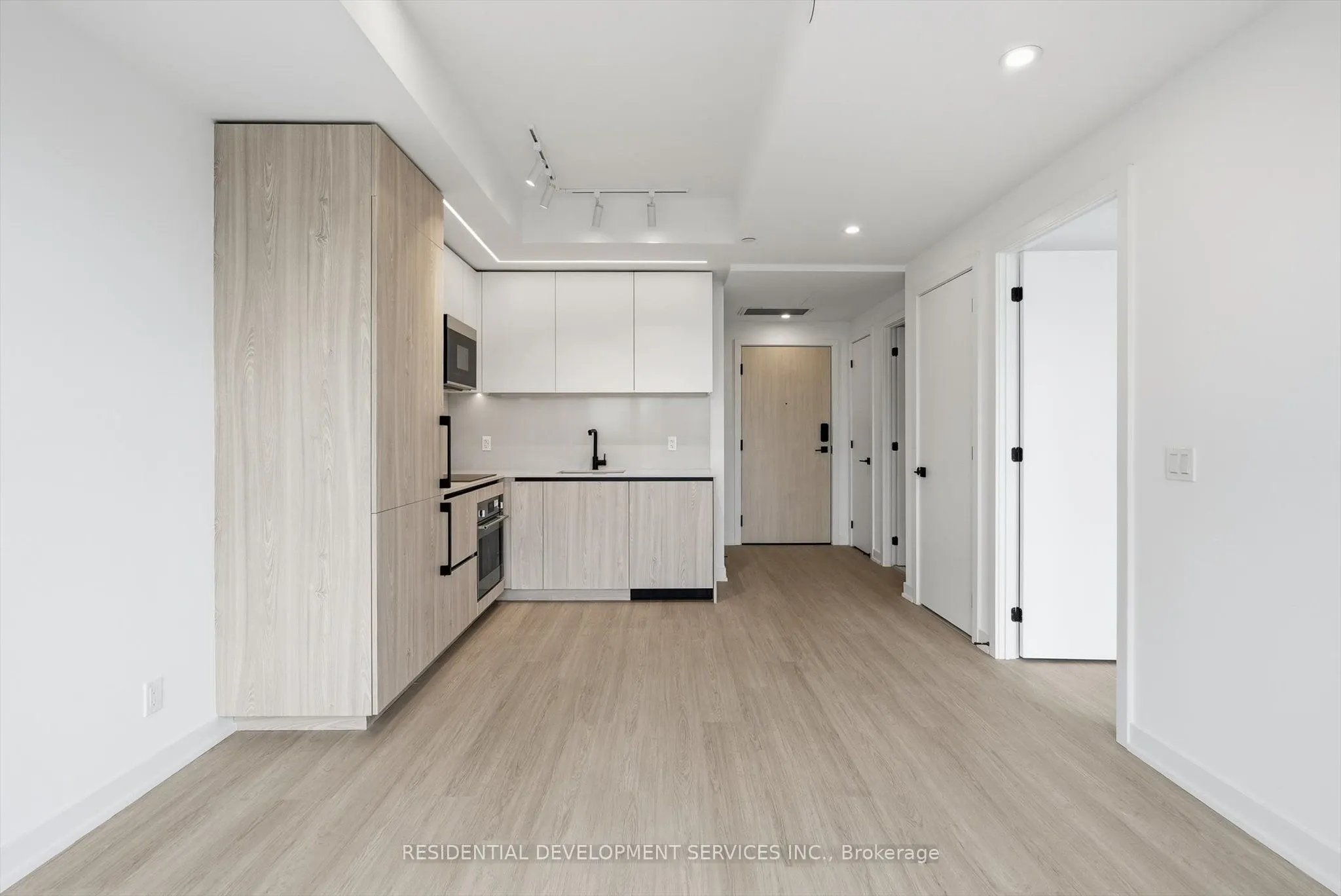 699 Sheppard Avenue E #1007