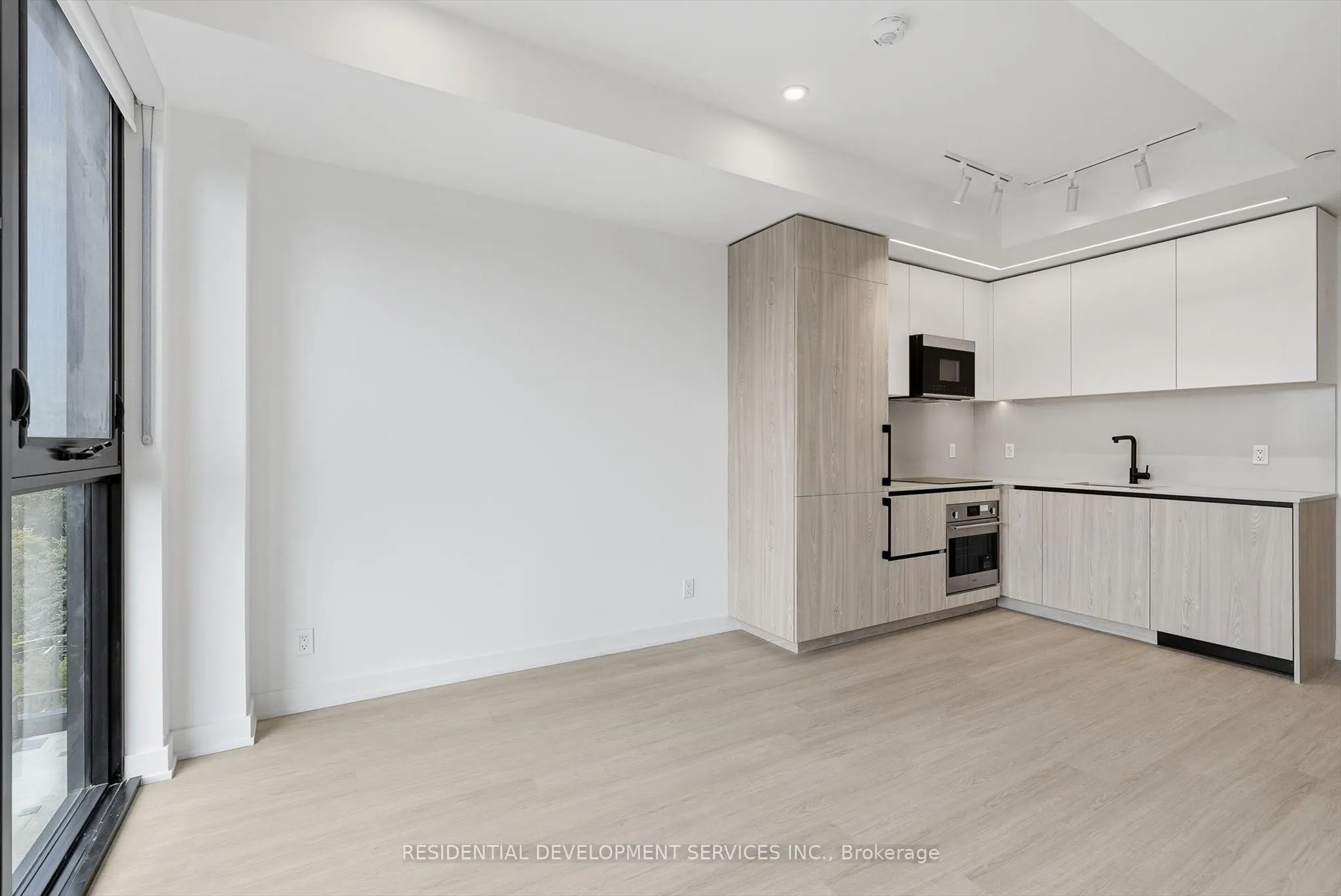 699 Sheppard Avenue E #1007