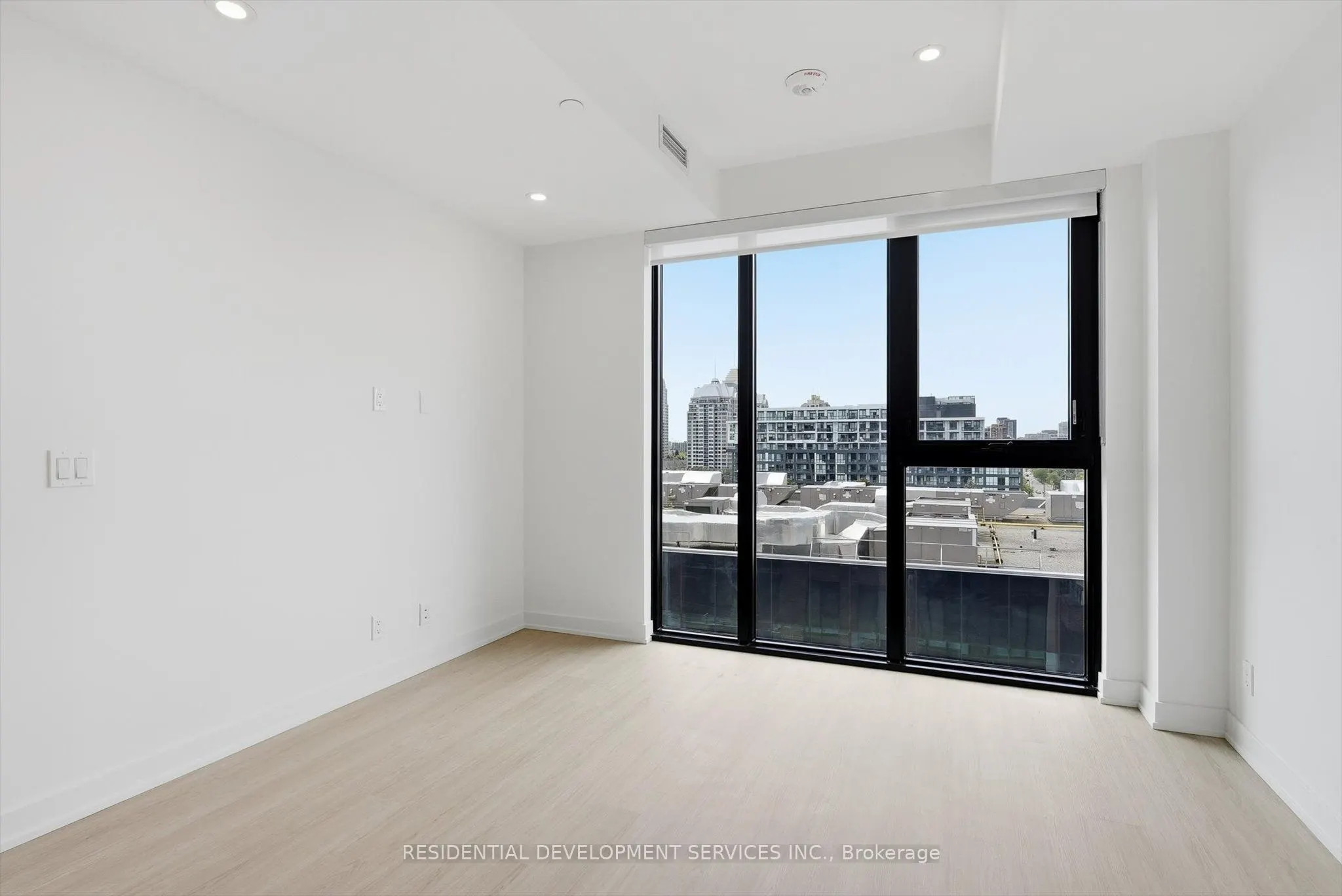 699 Sheppard Avenue E #1007