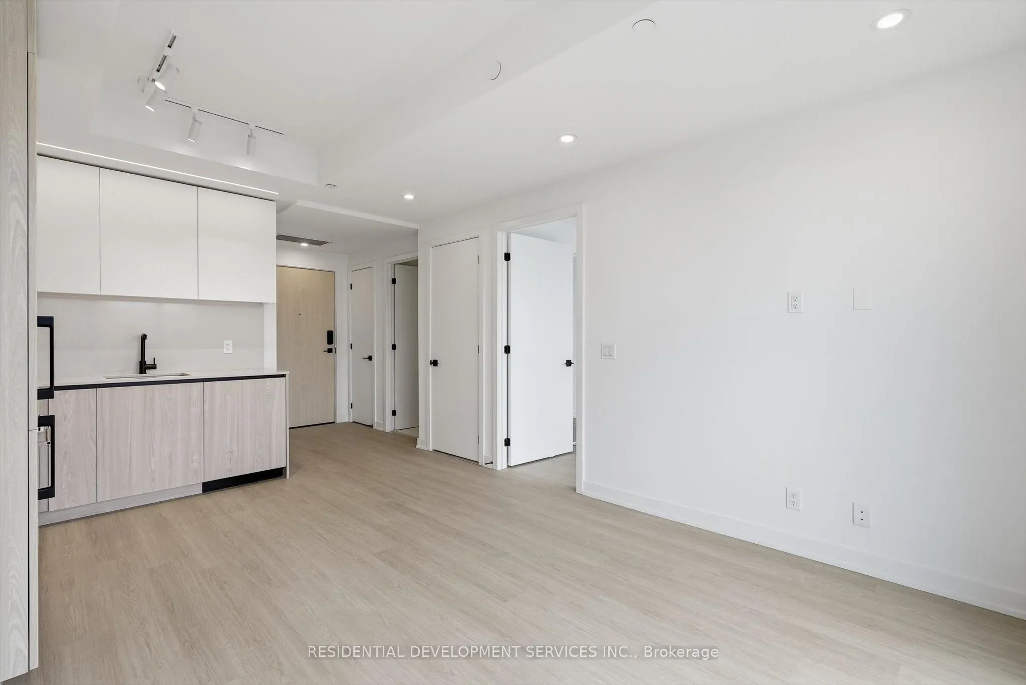 699 Sheppard Avenue E #1007