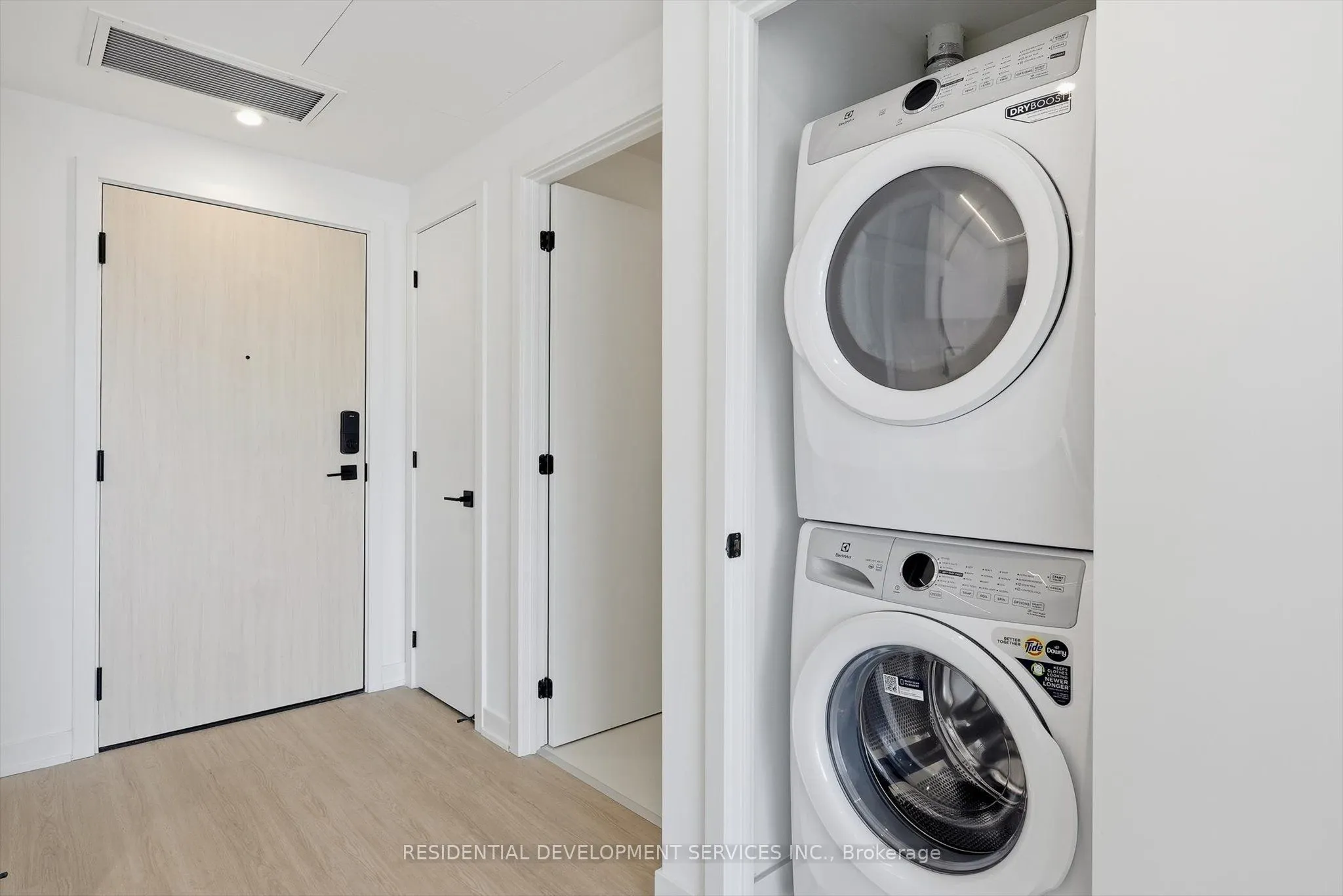 699 Sheppard Avenue E #1007