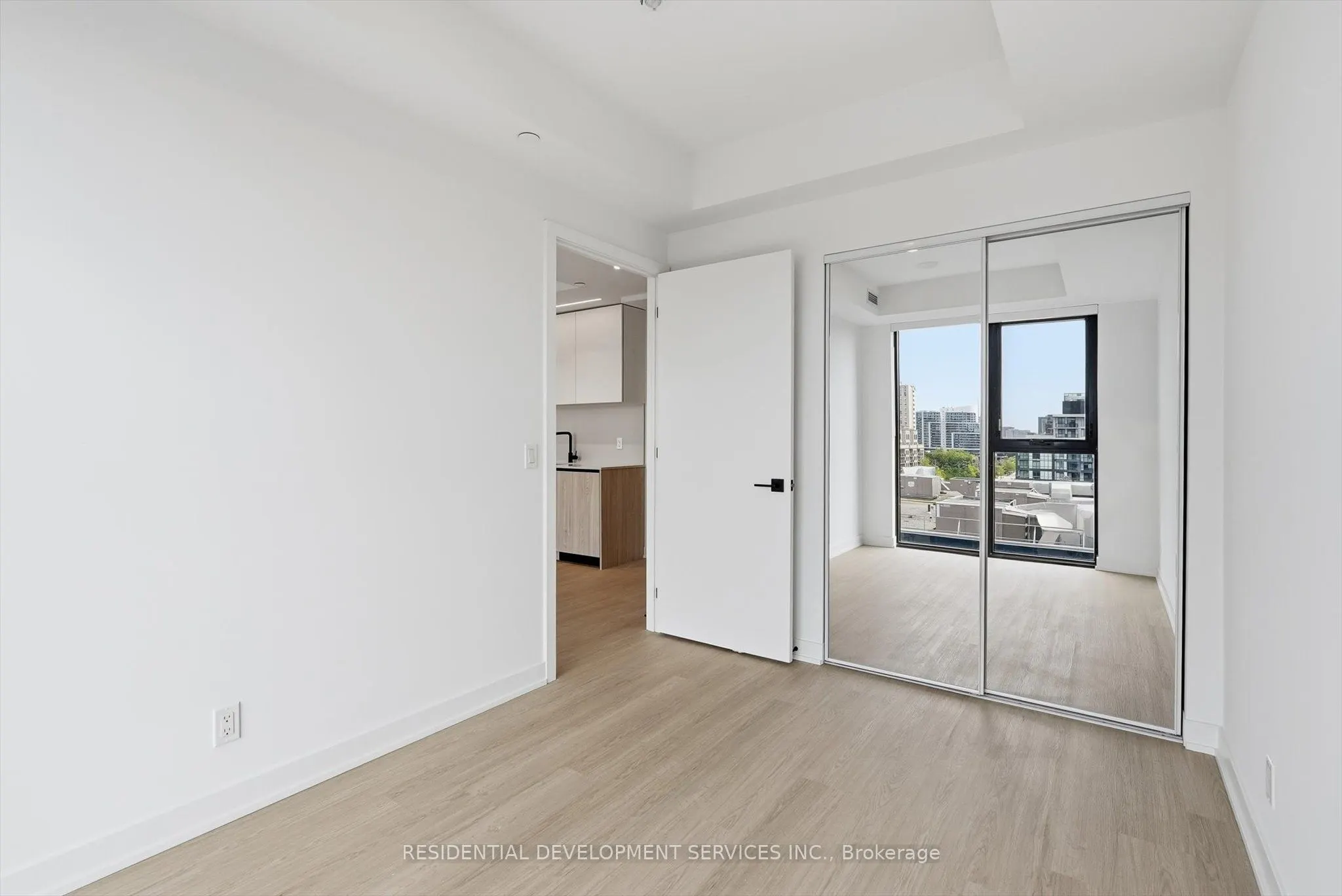 699 Sheppard Avenue E #1007
