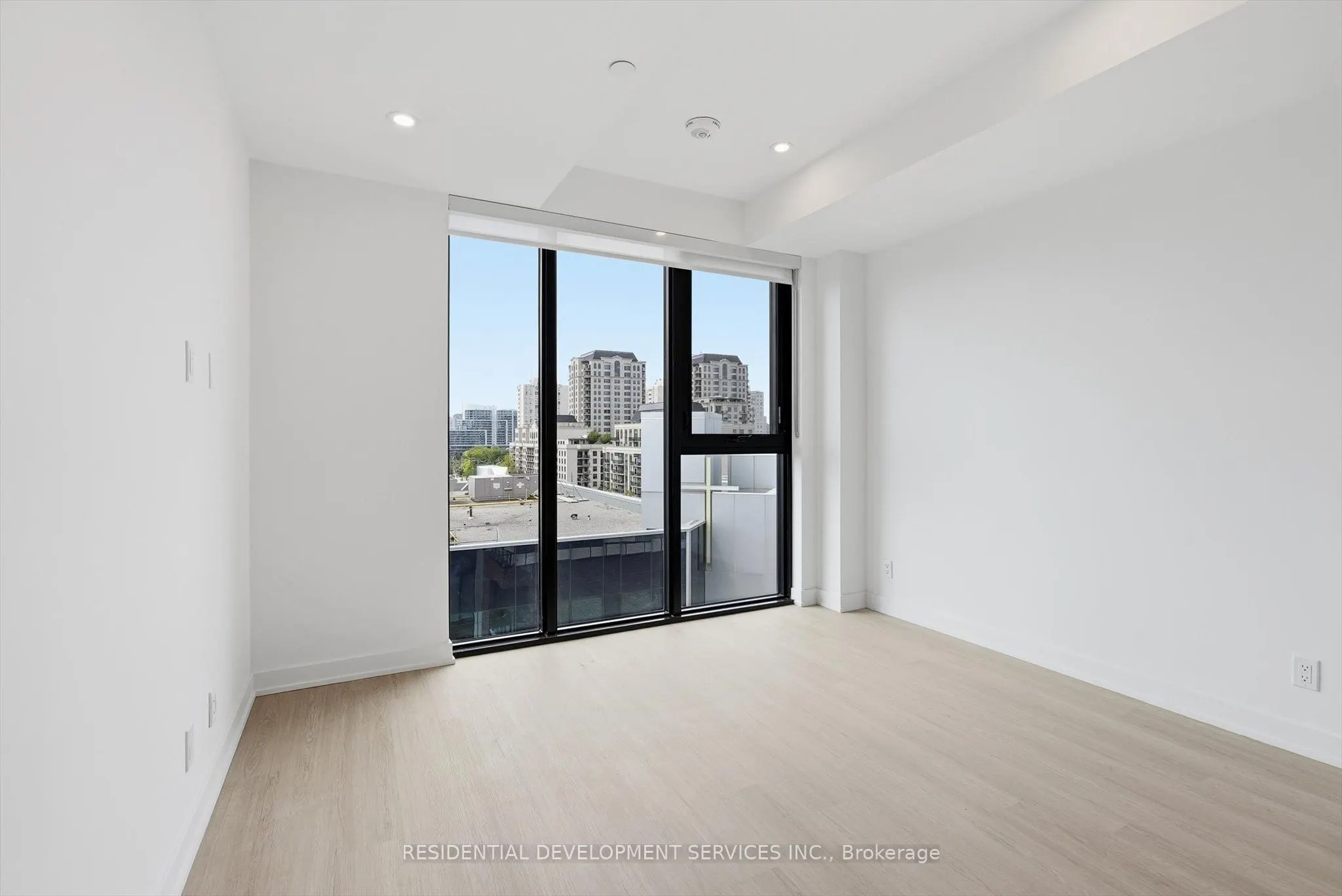 699 Sheppard Avenue E #1007