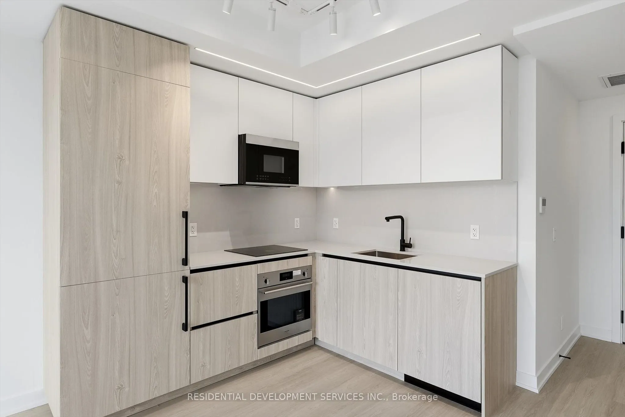 699 Sheppard Avenue E #1007