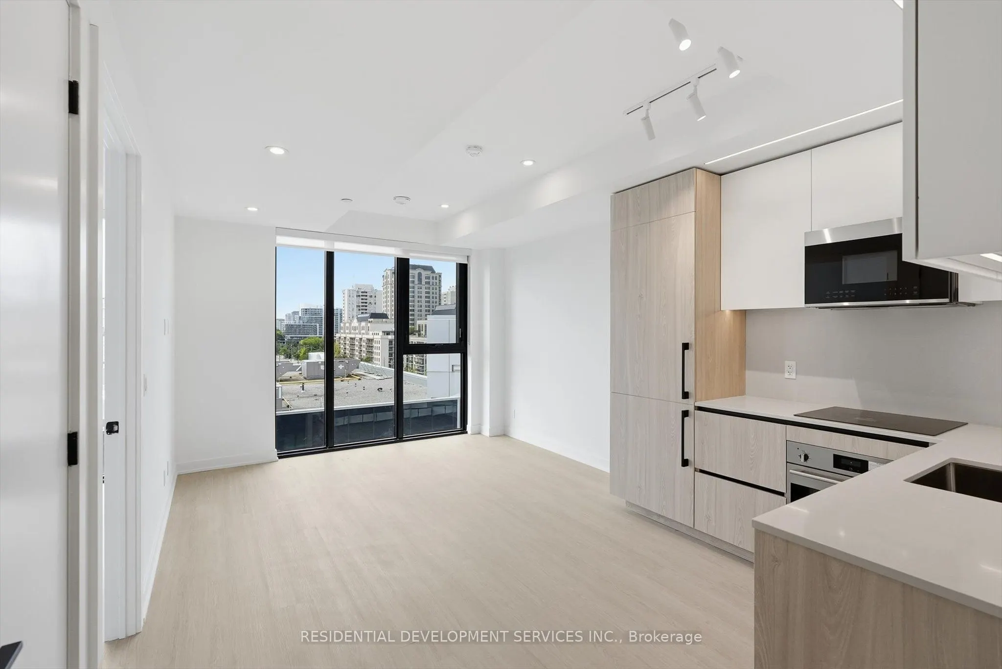699 Sheppard Avenue E #1007