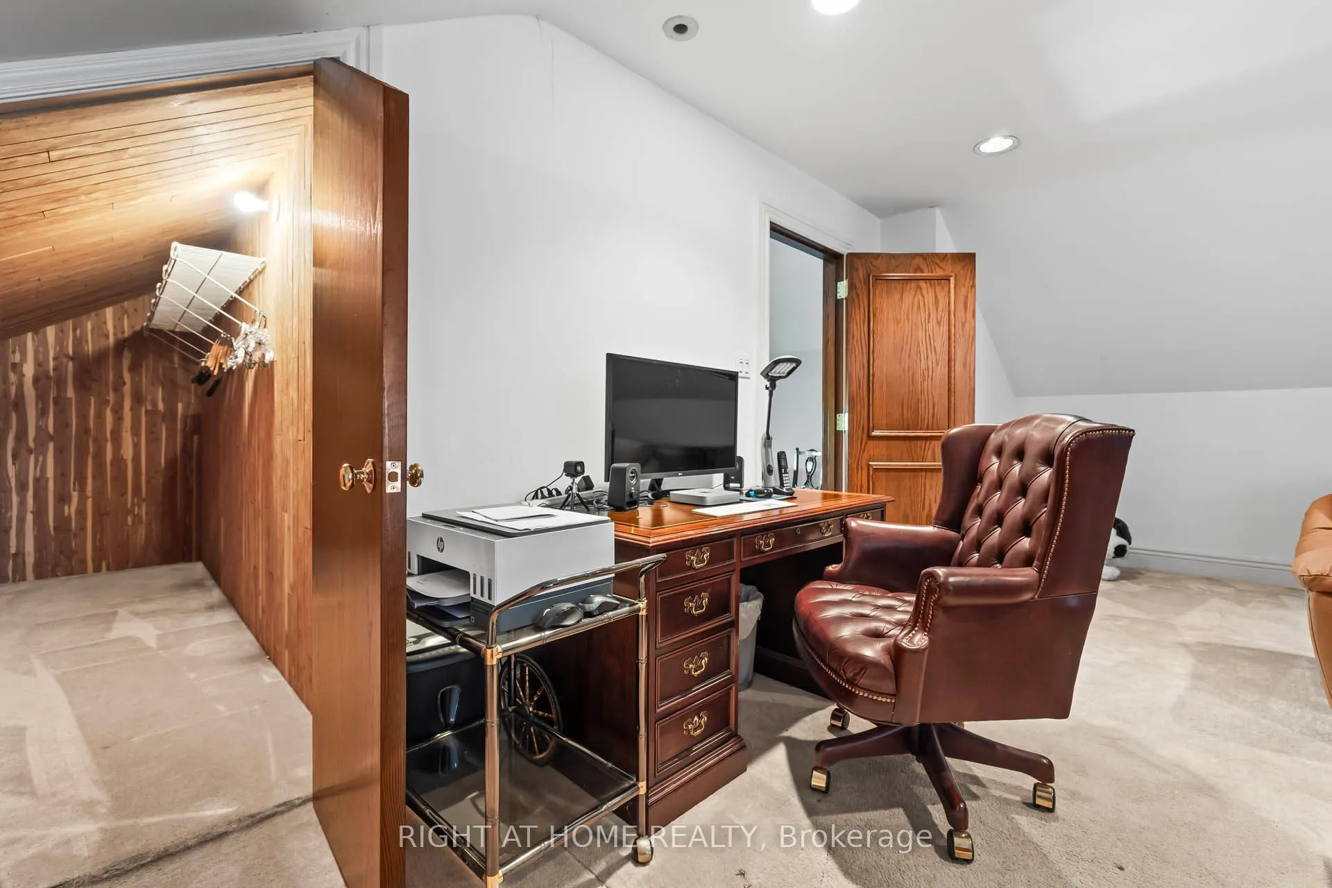 287 RUSSELL HILL Road