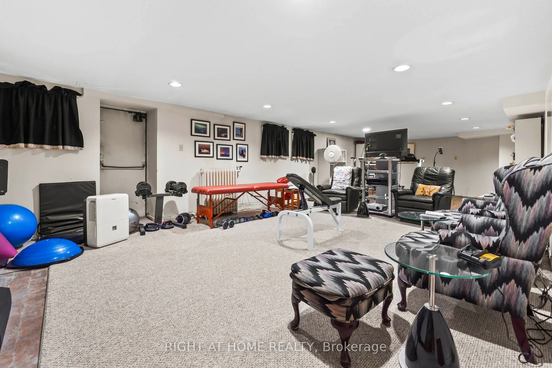 287 RUSSELL HILL Road