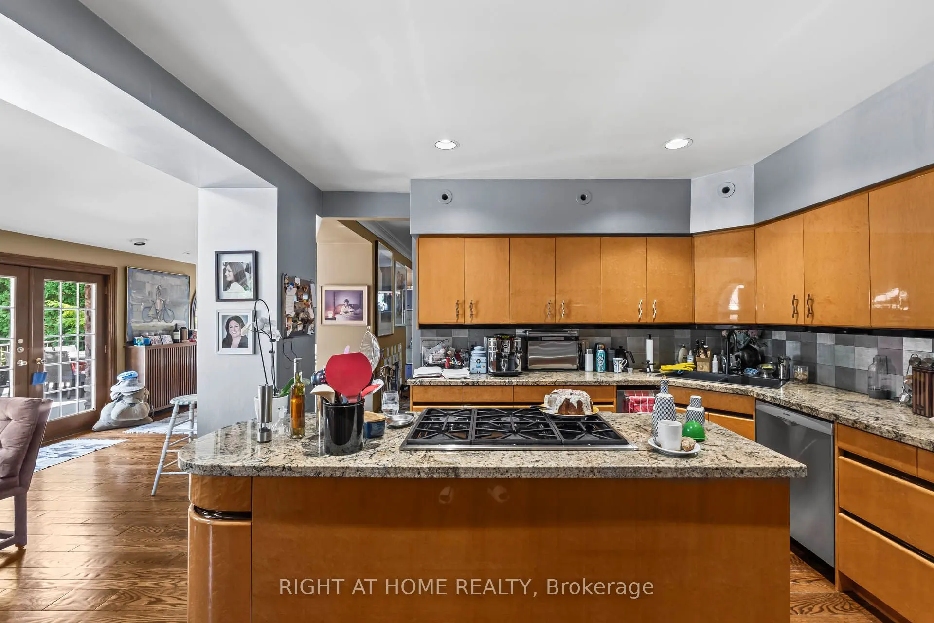 287 RUSSELL HILL Road