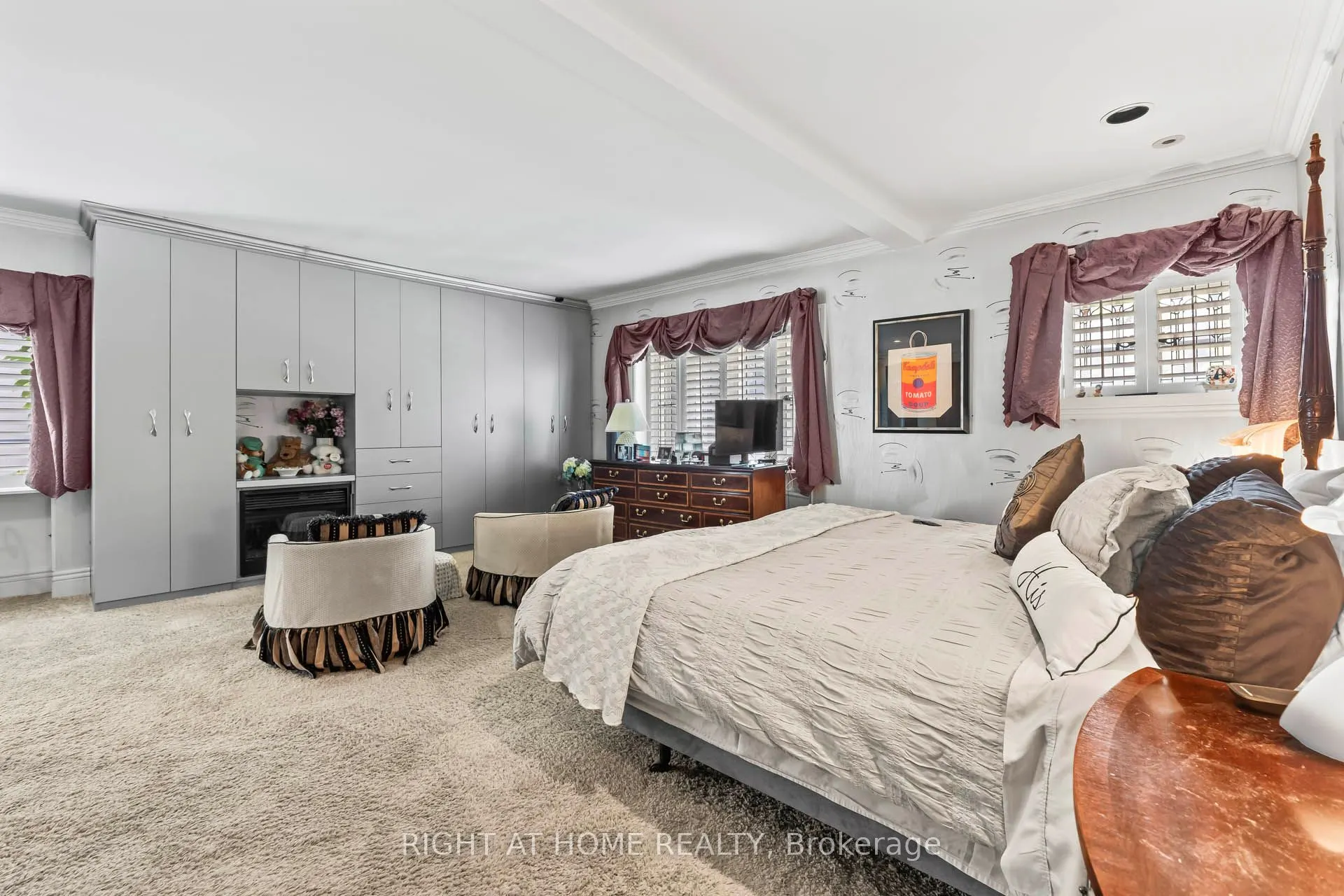 287 RUSSELL HILL Road