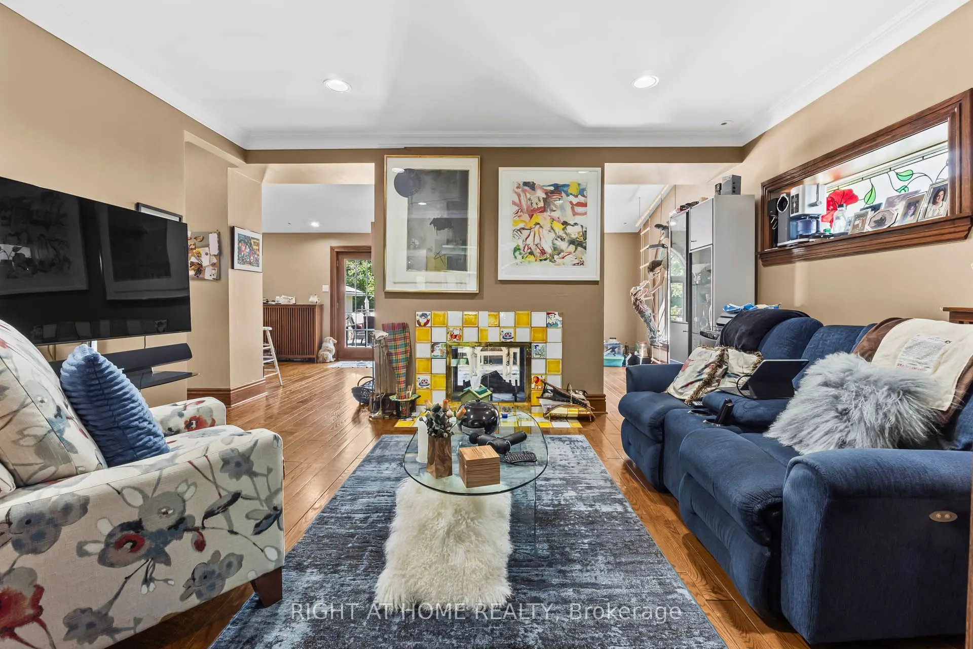 287 RUSSELL HILL Road