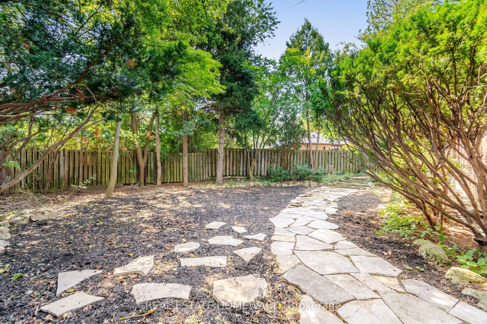3 Shadwell Place