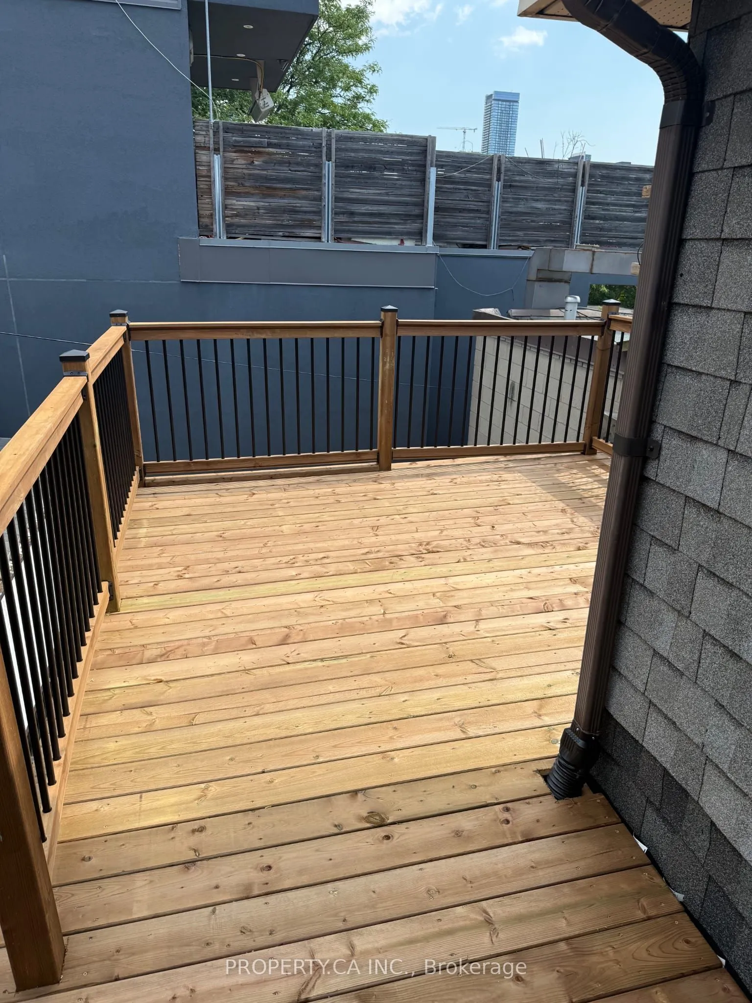 281 Augusta Avenue #2-3