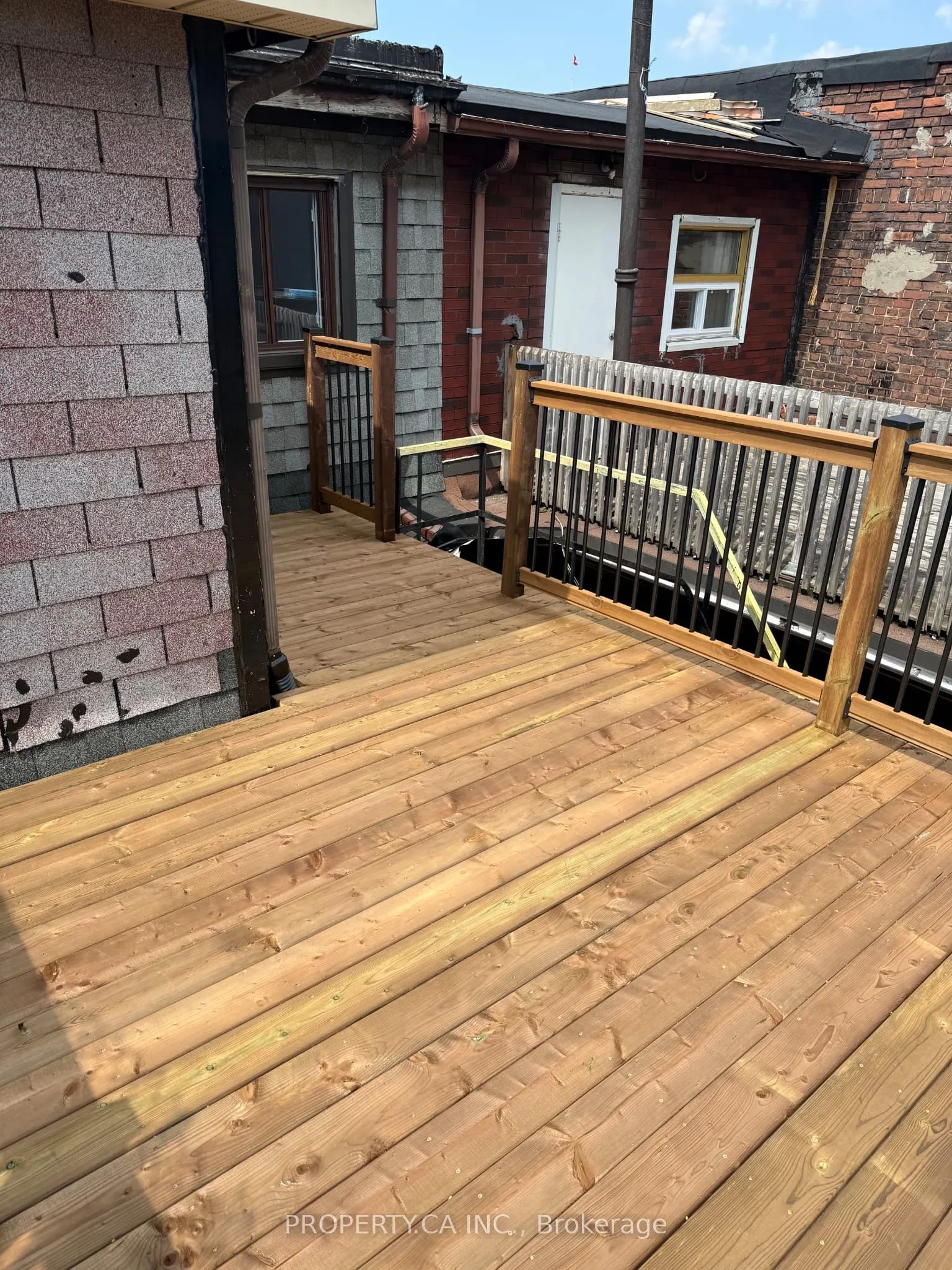 281 Augusta Avenue #2-3