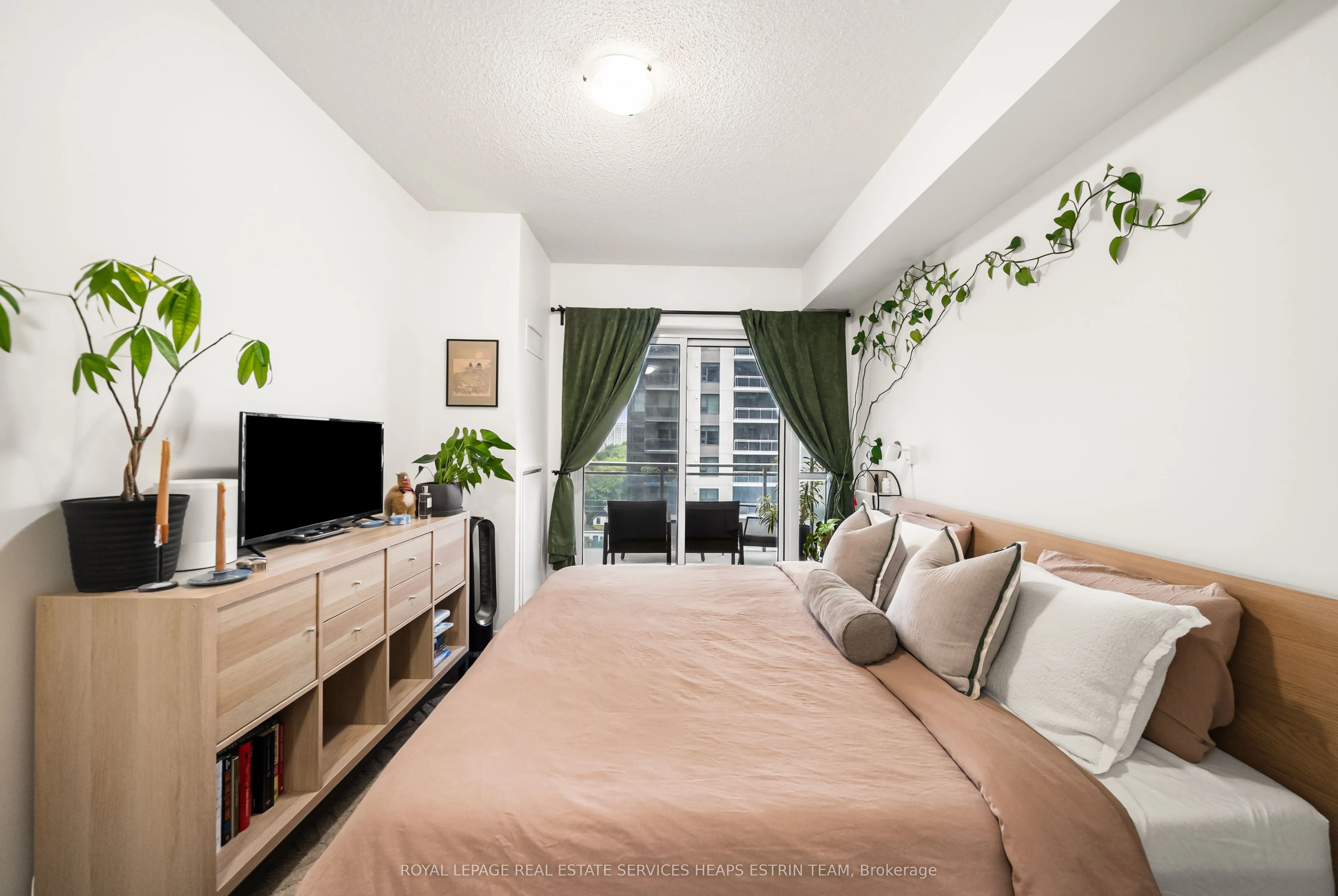 83 Redpath Avenue #704
