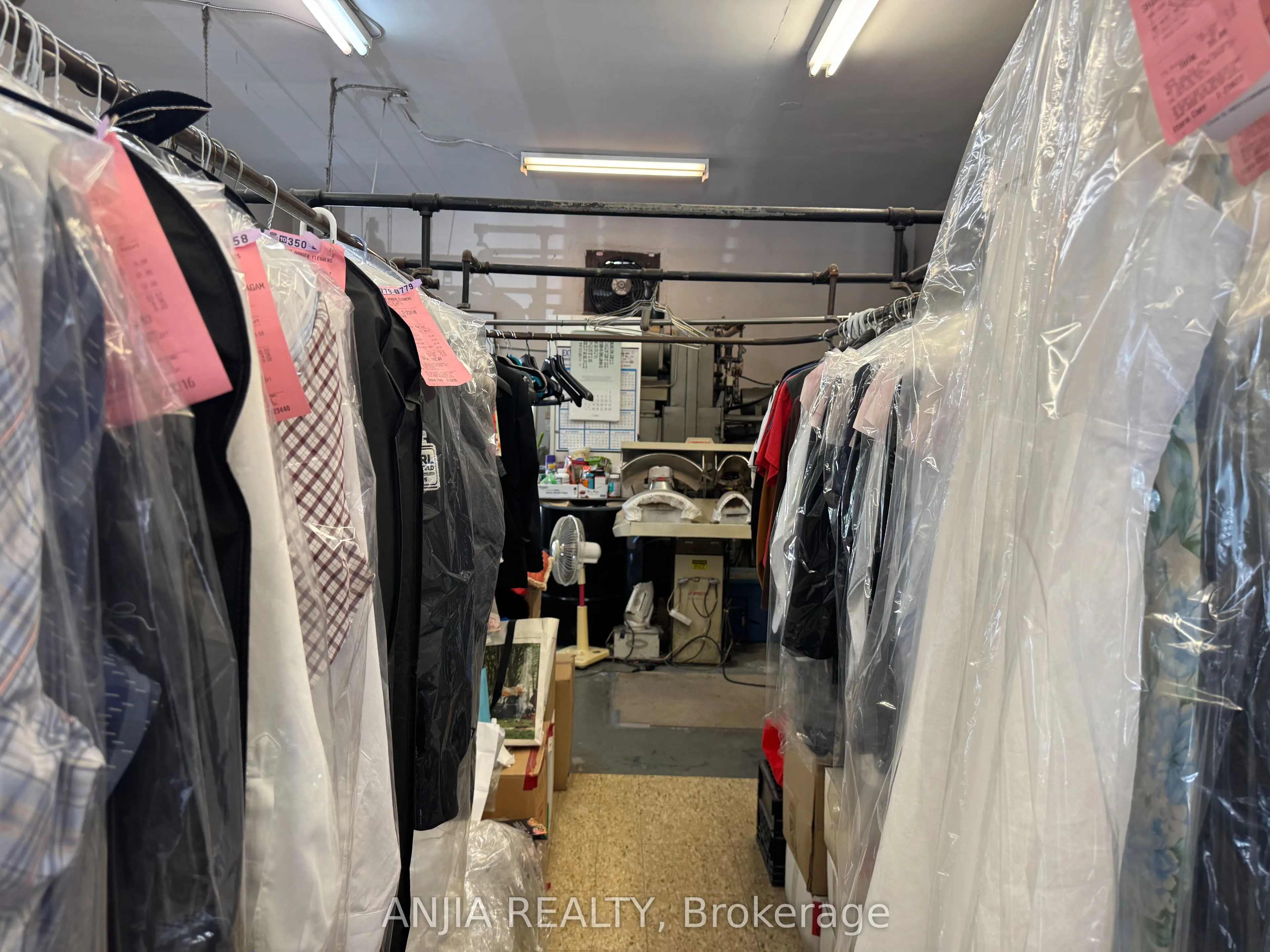 852 Sheppard Avenue W