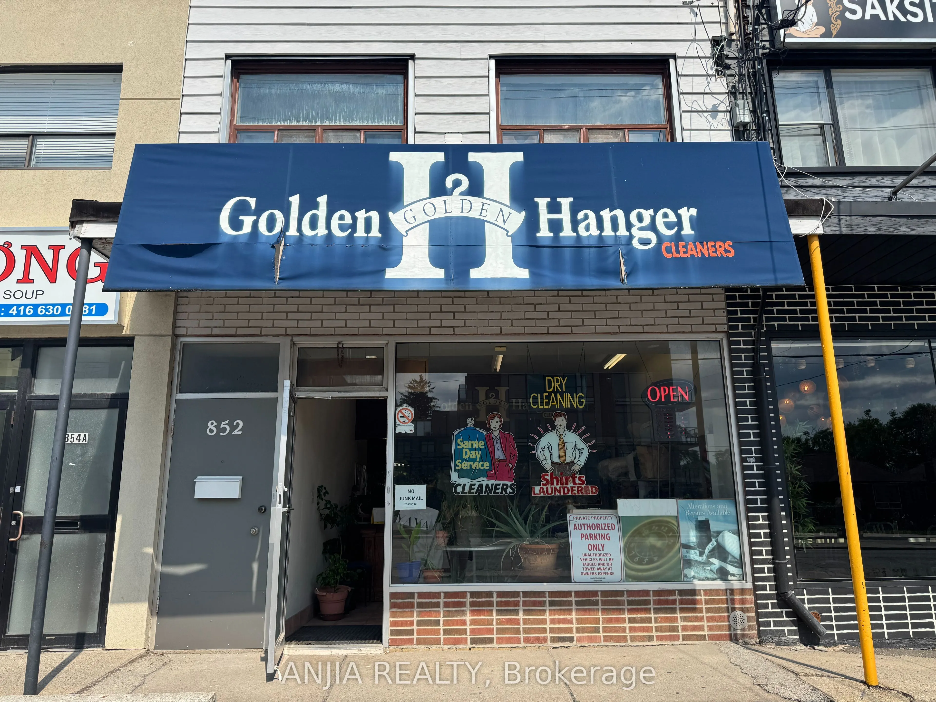 852 Sheppard Avenue W