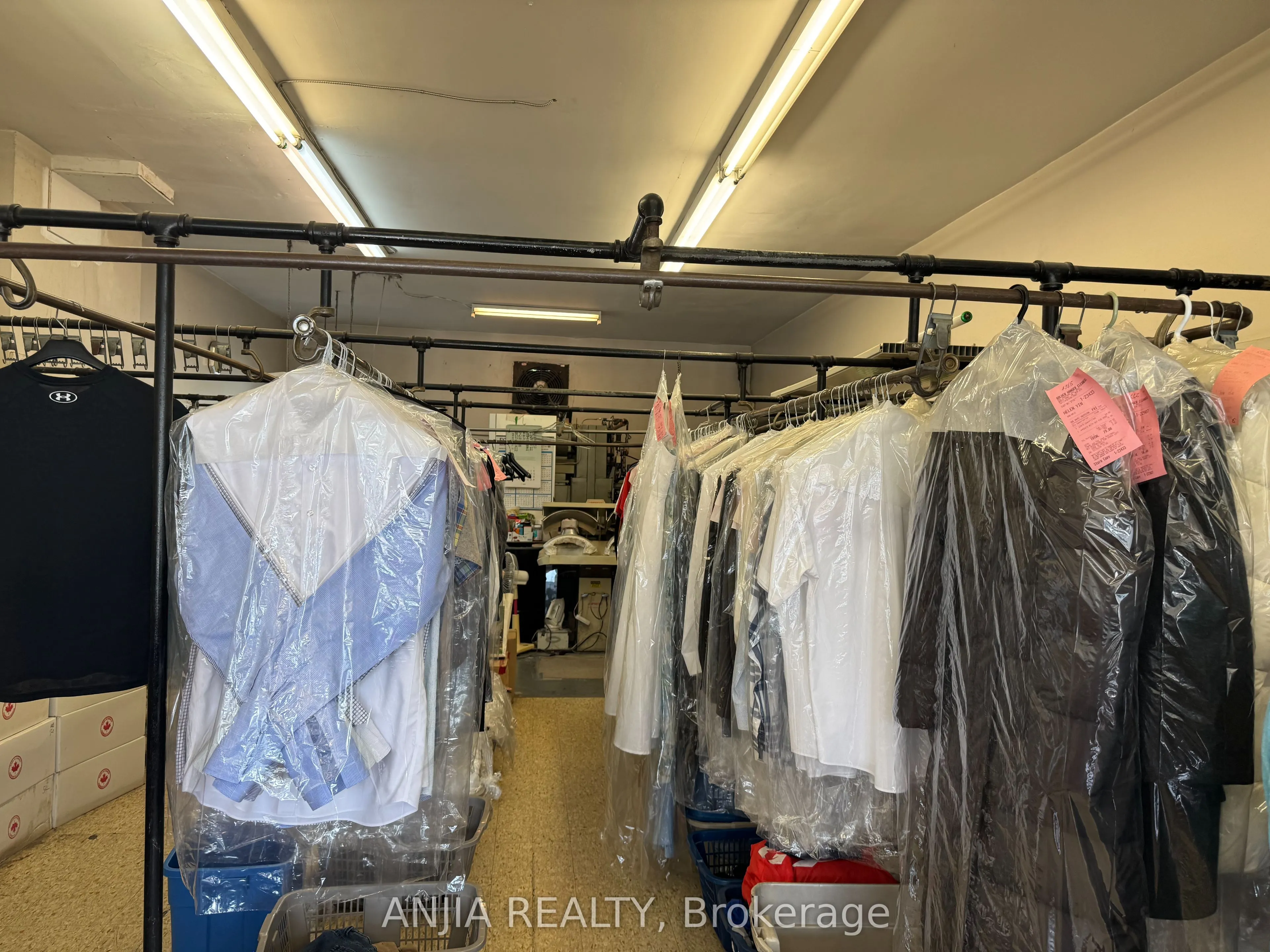 852 Sheppard Avenue W