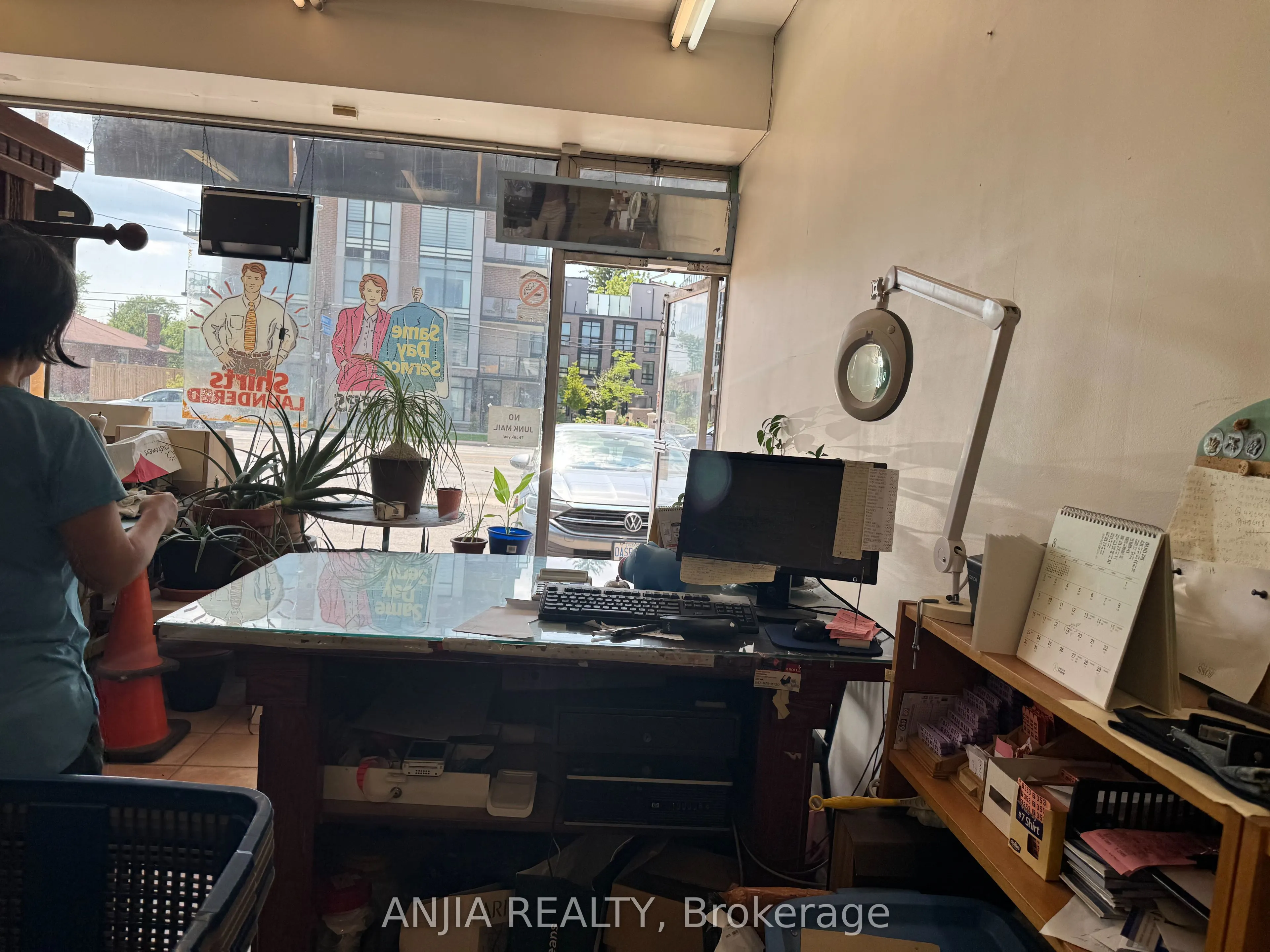 852 Sheppard Avenue W