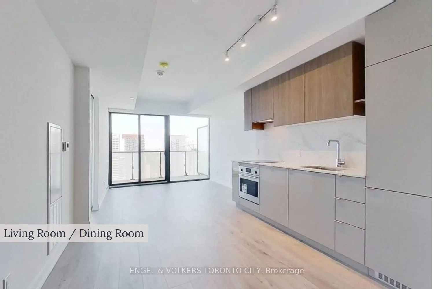161 Roehampton Avenue #4211