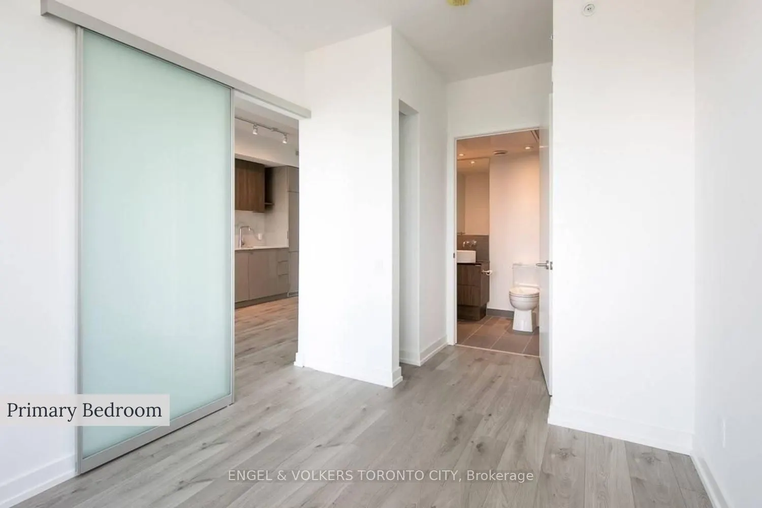 161 Roehampton Avenue #4211