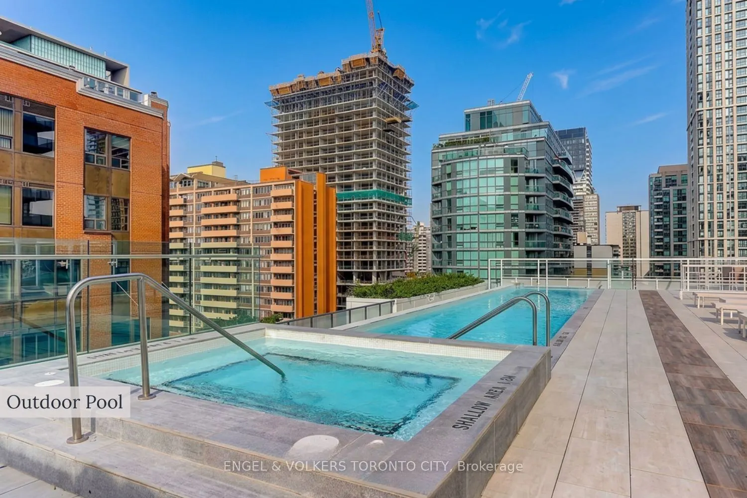161 Roehampton Avenue #4211