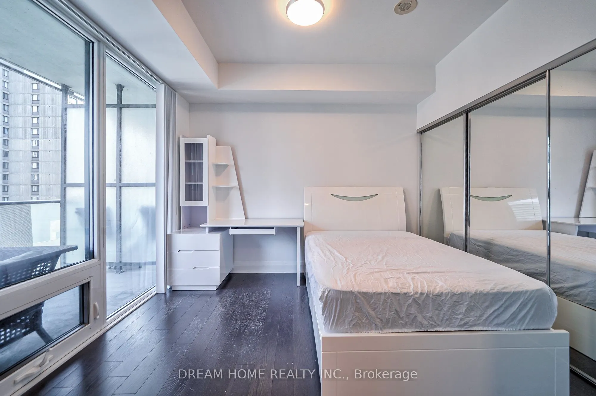 1080 Bay Street #709