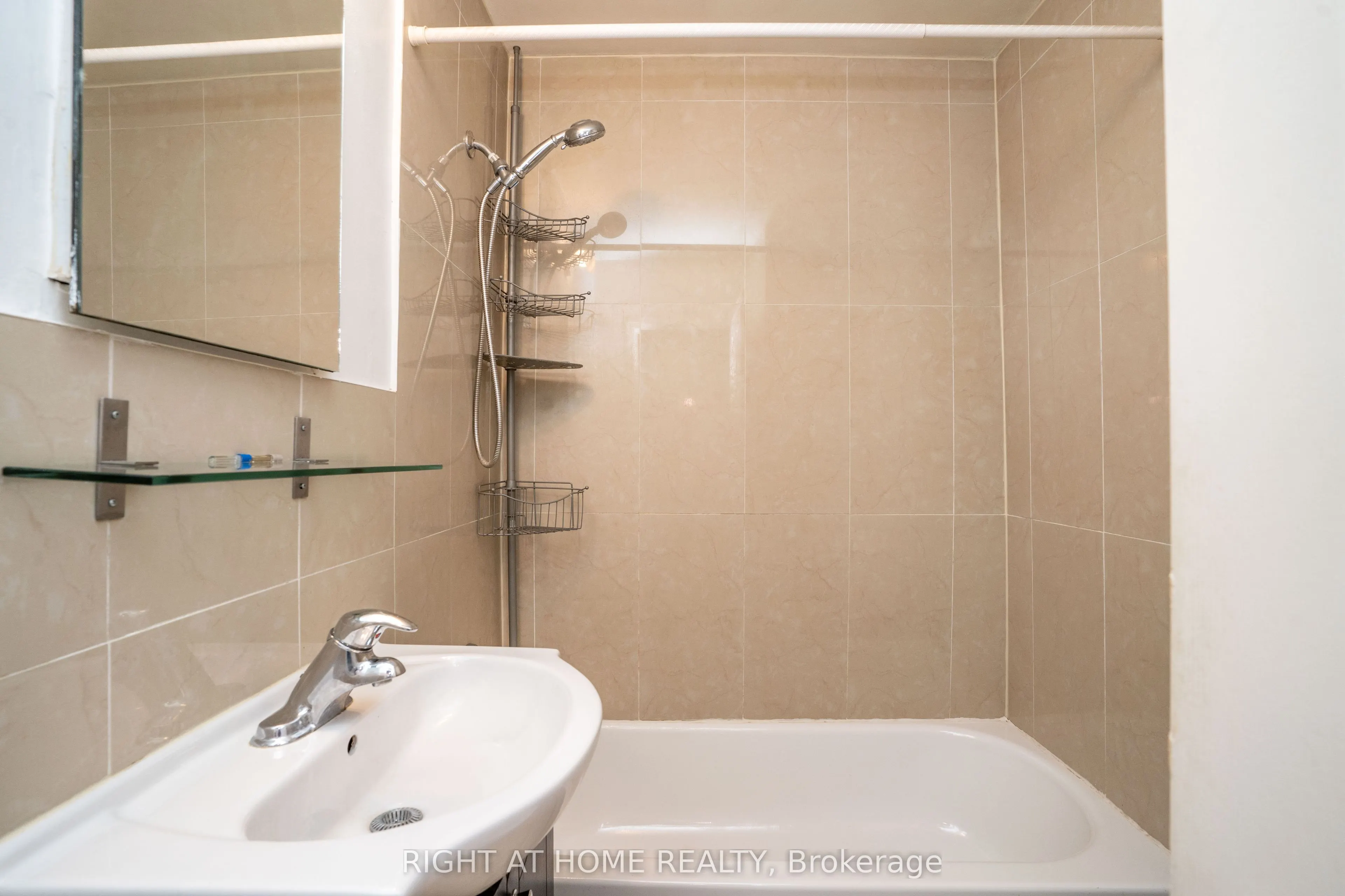 2 Ridelle Avenue #502