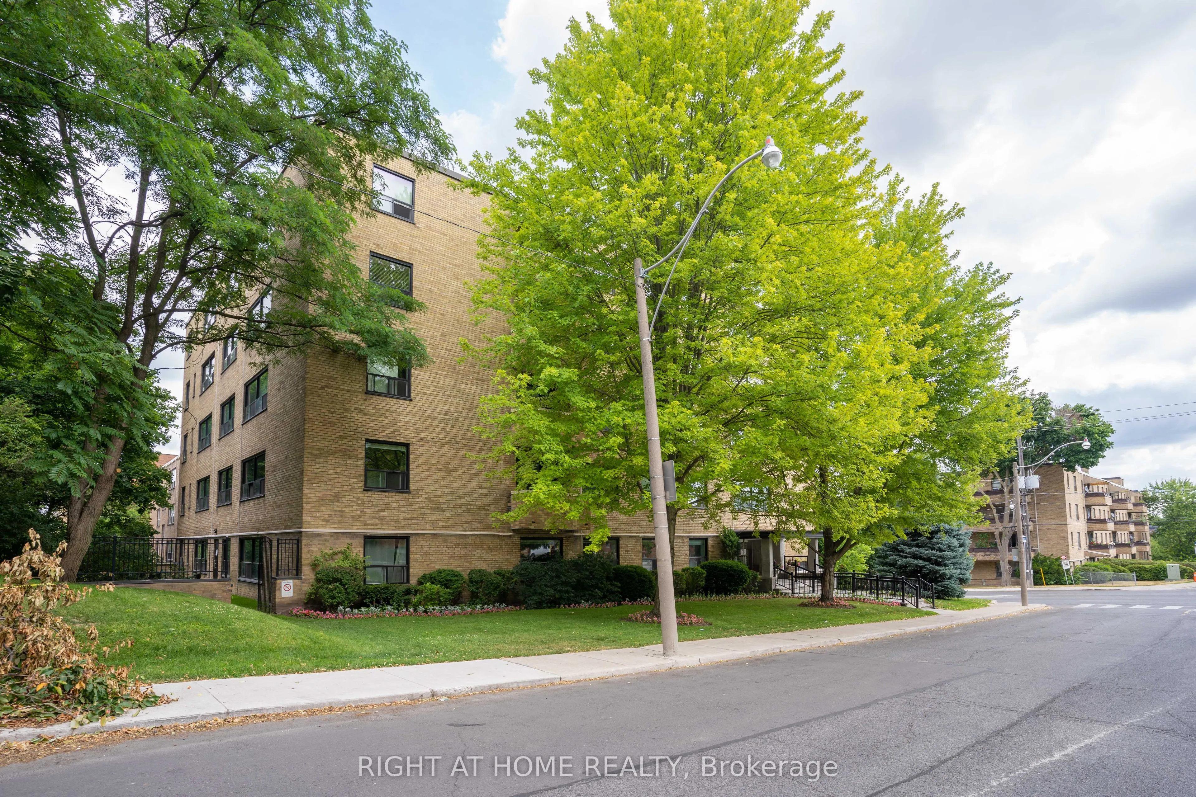 2 Ridelle Avenue #502