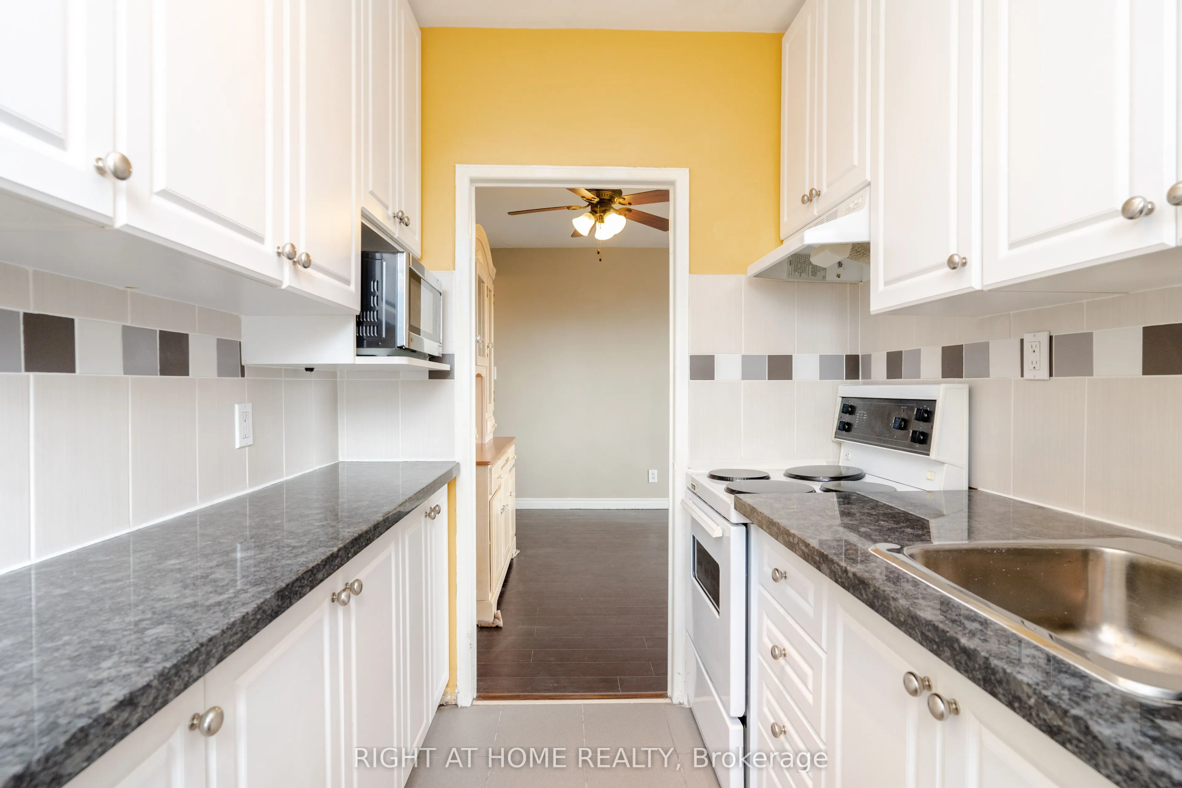 2 Ridelle Avenue #502