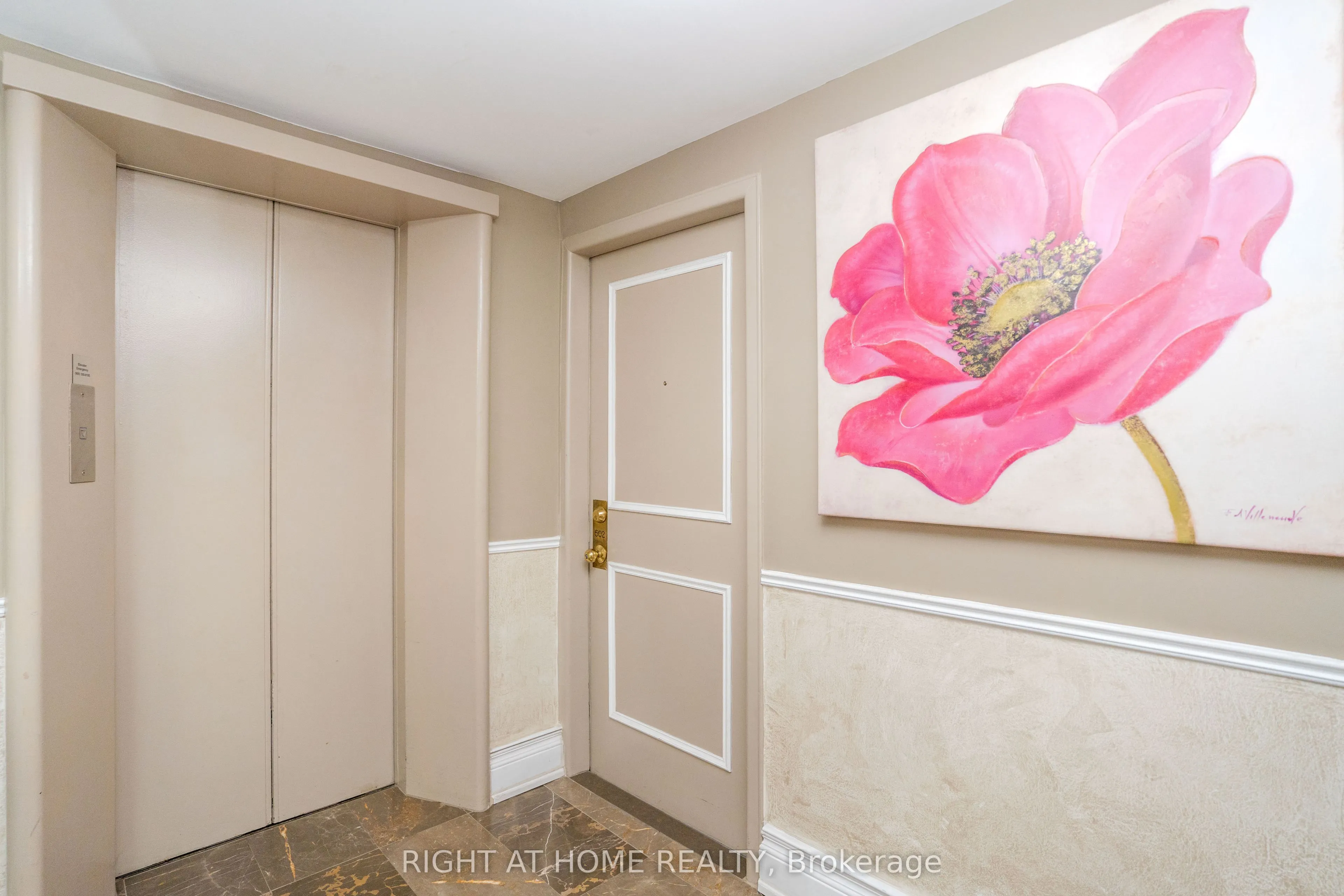 2 Ridelle Avenue #502