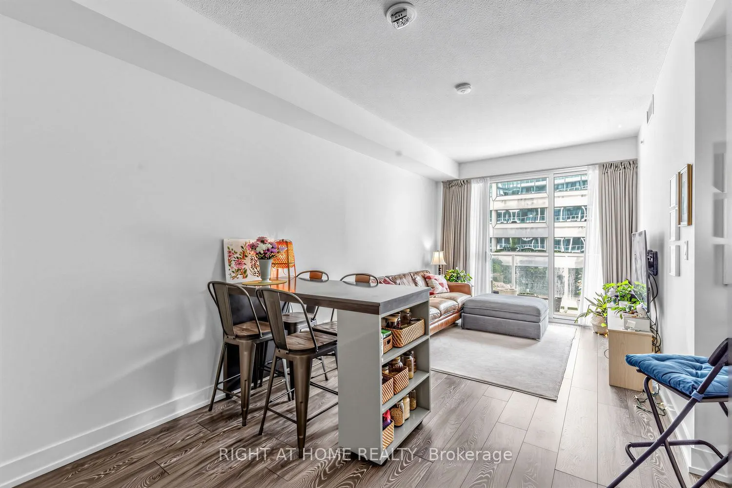 180 Fairview Mall Drive #202