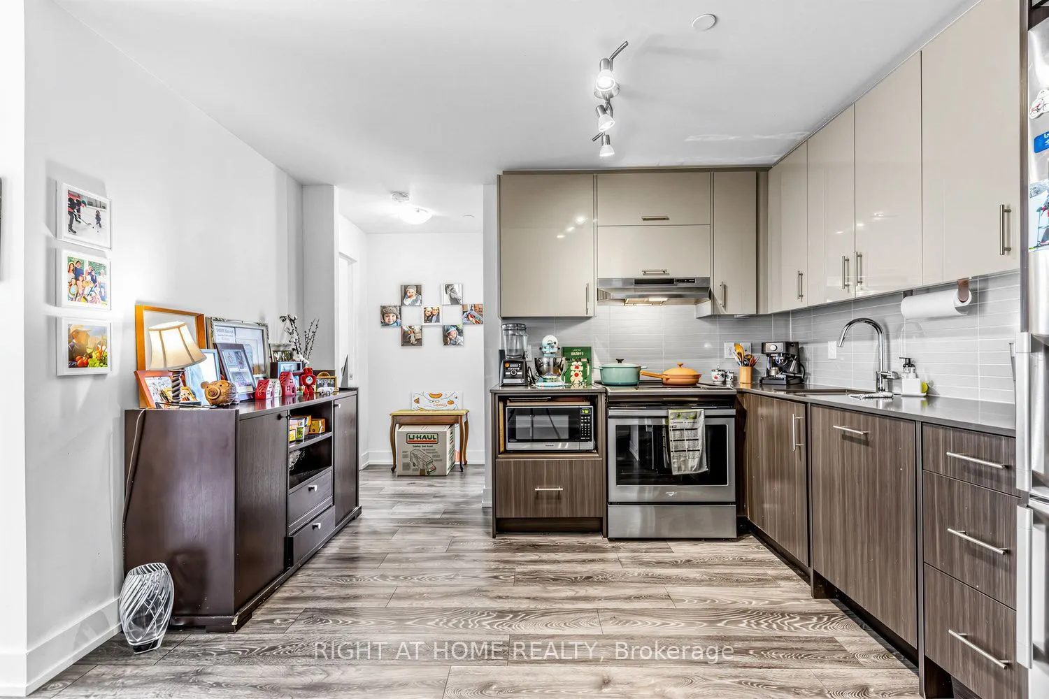 180 Fairview Mall Drive #202