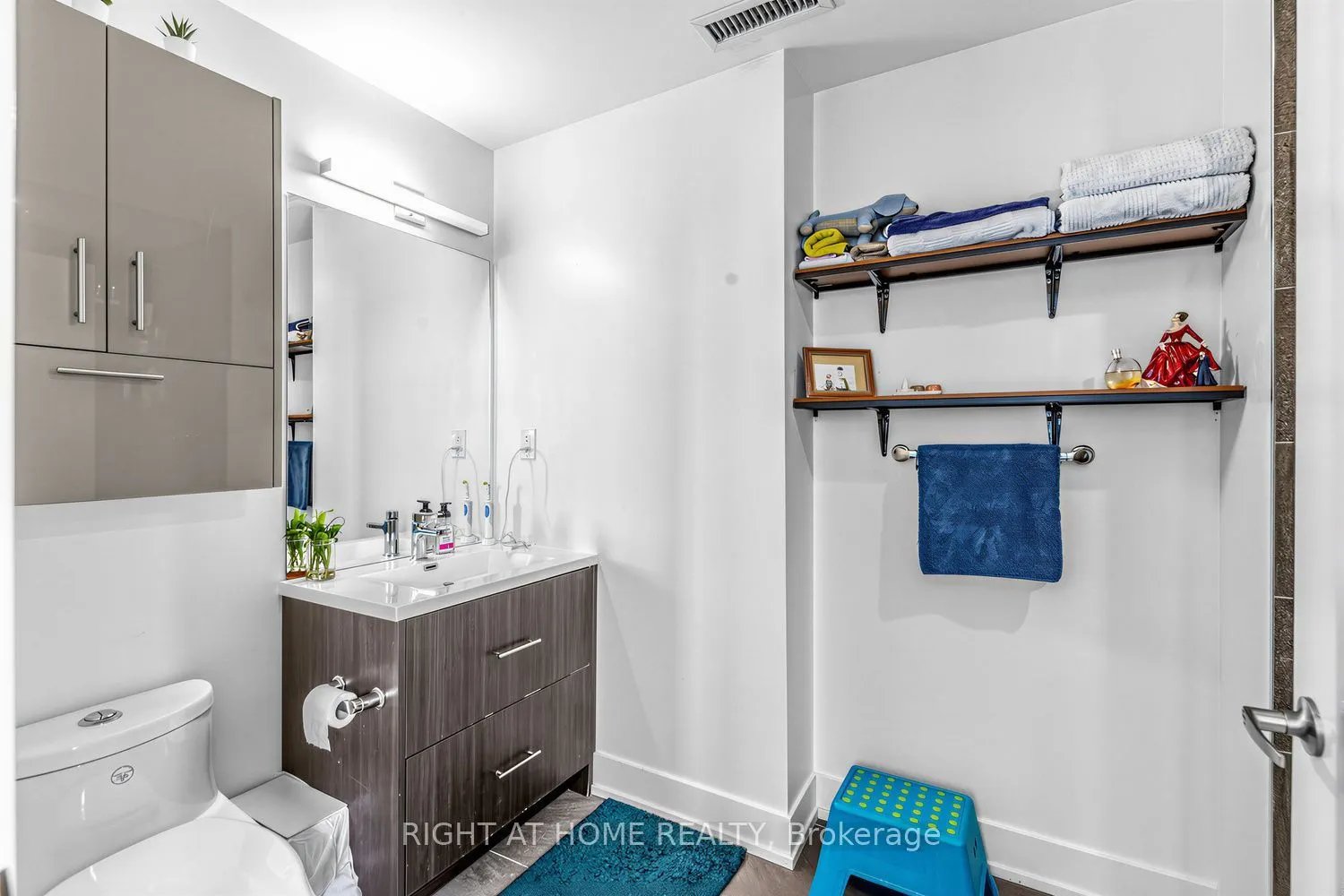 180 Fairview Mall Drive #202