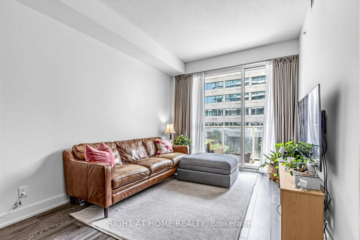 180 Fairview Mall Drive #202