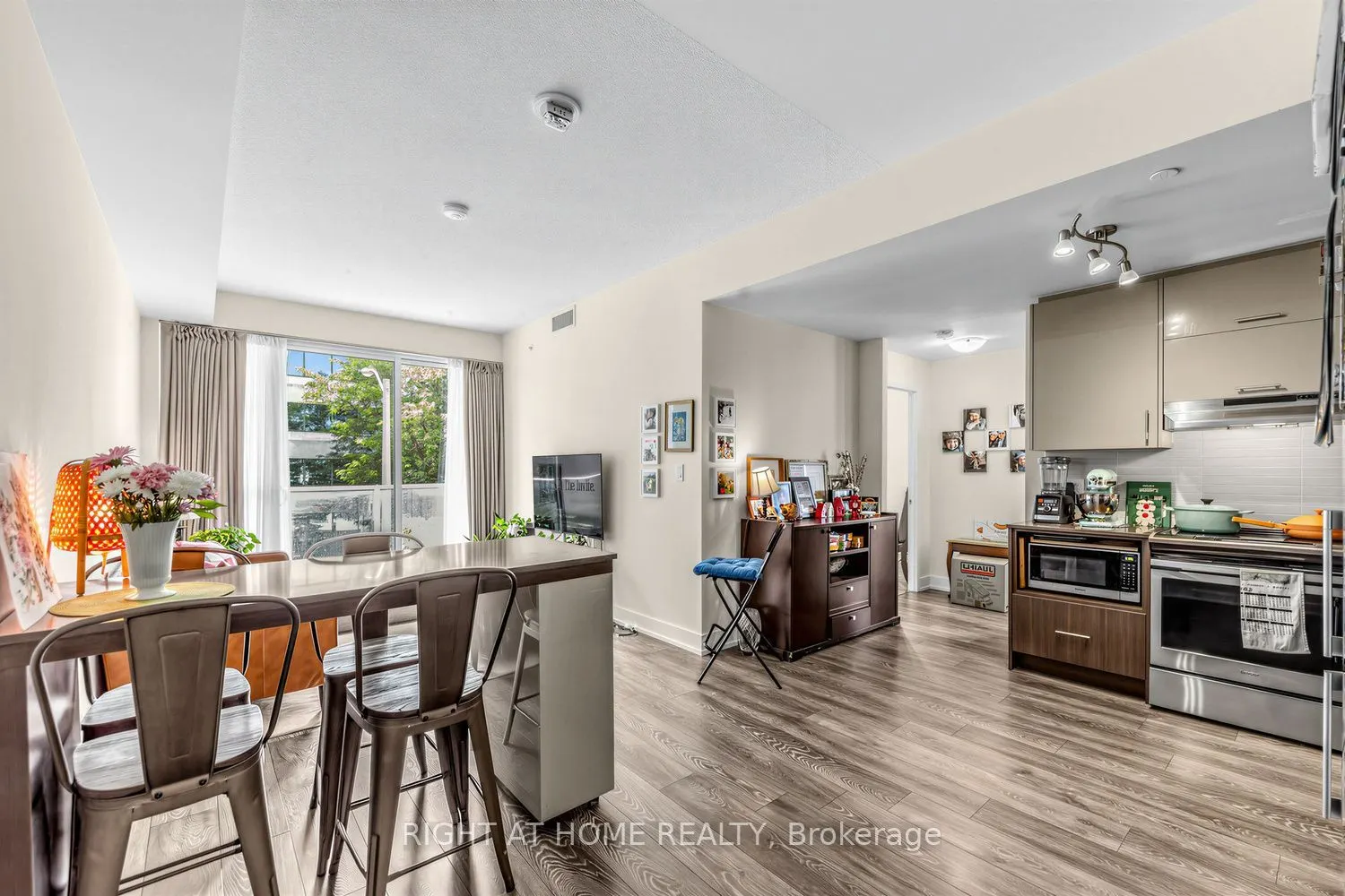 180 Fairview Mall Drive #202