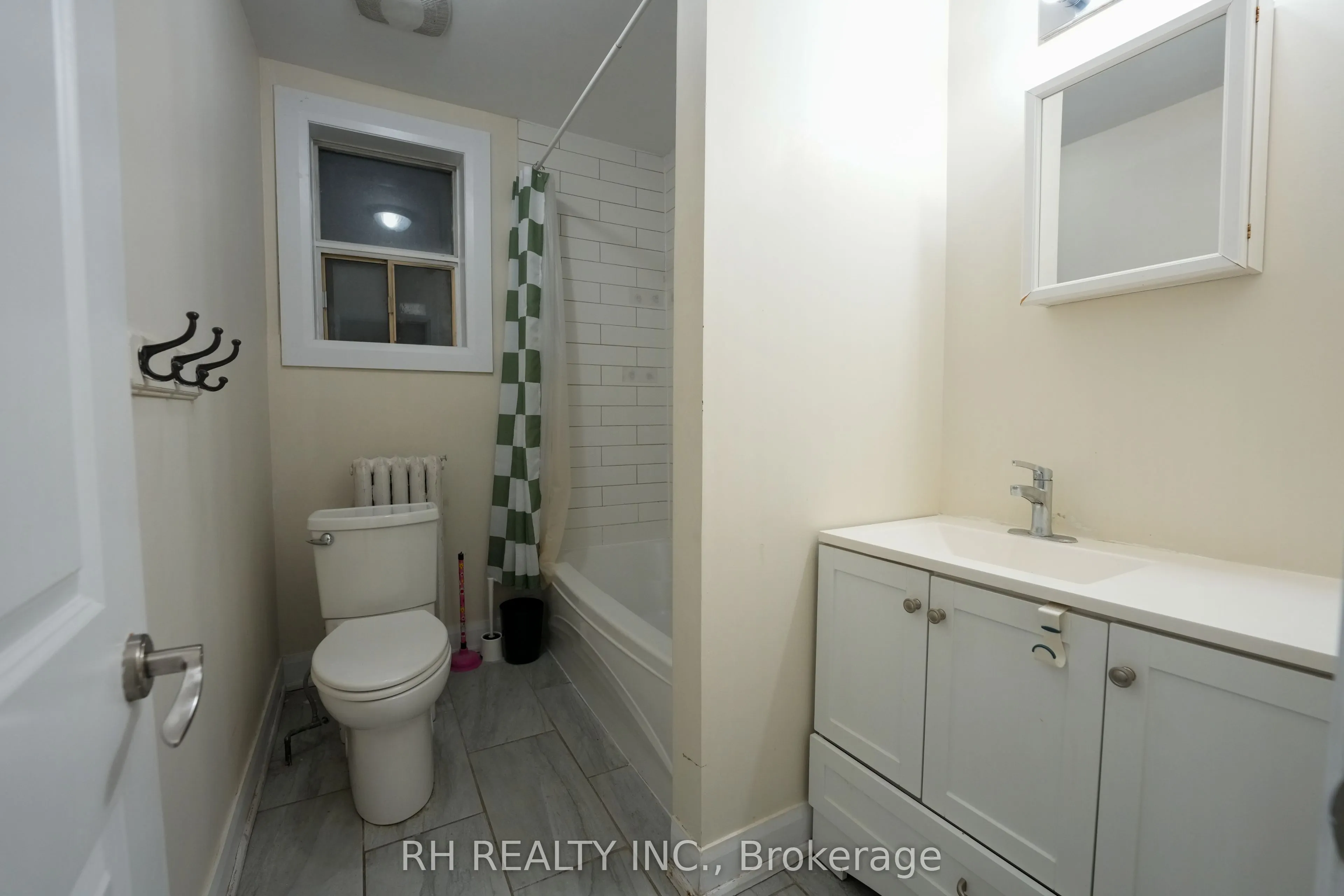 825 College Street #2ndfl