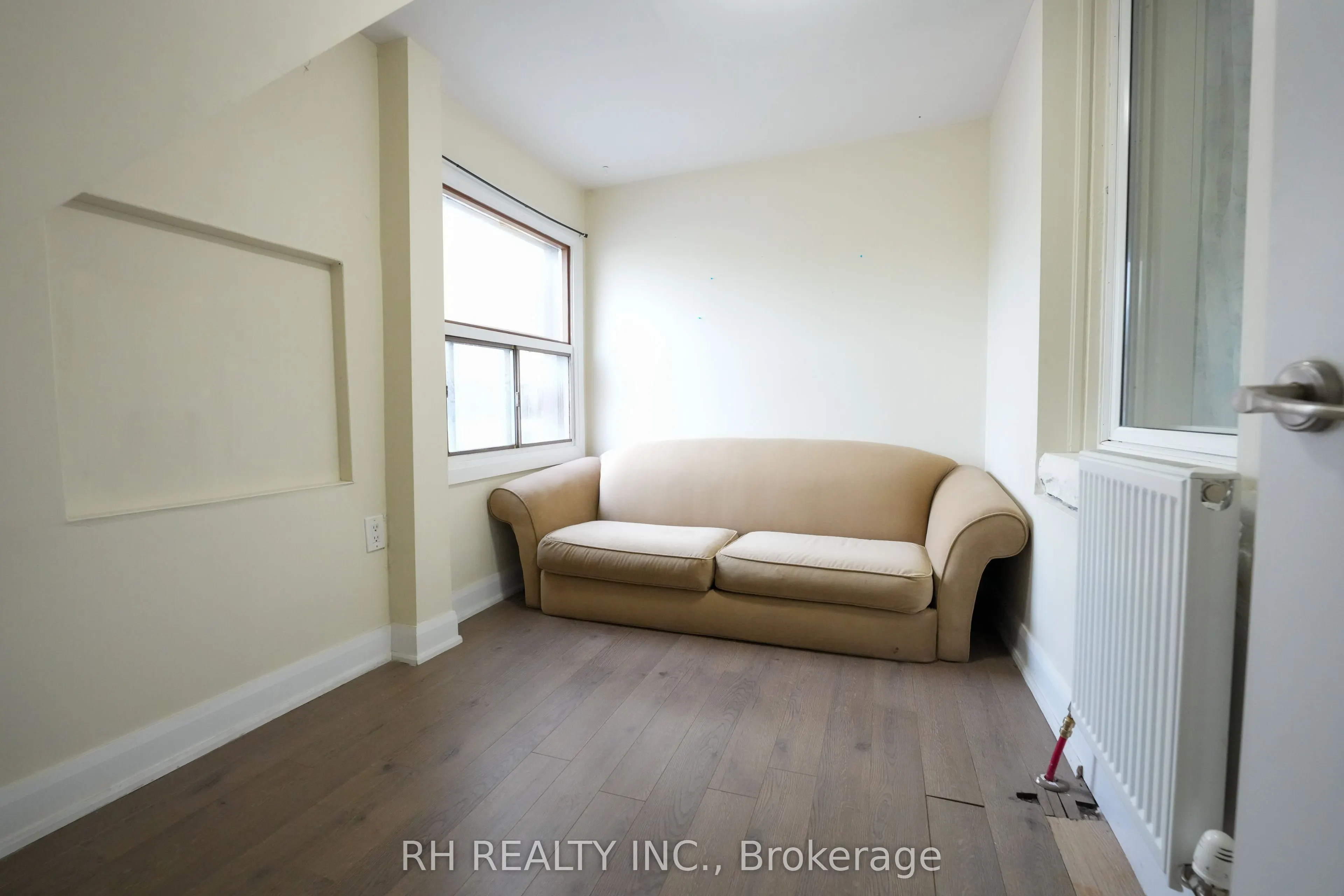 825 College Street #2ndfl