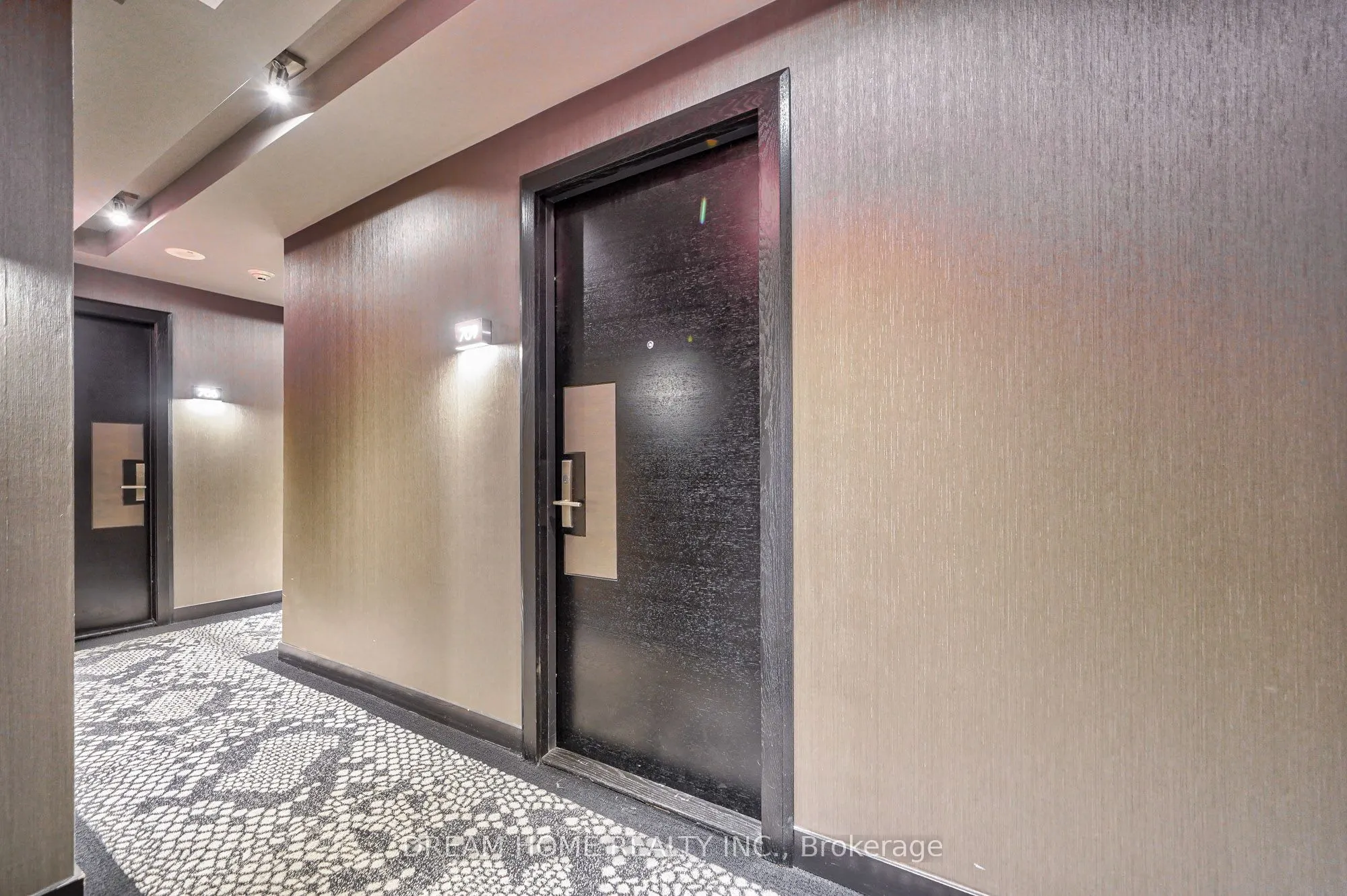 1080 Bay Street #709